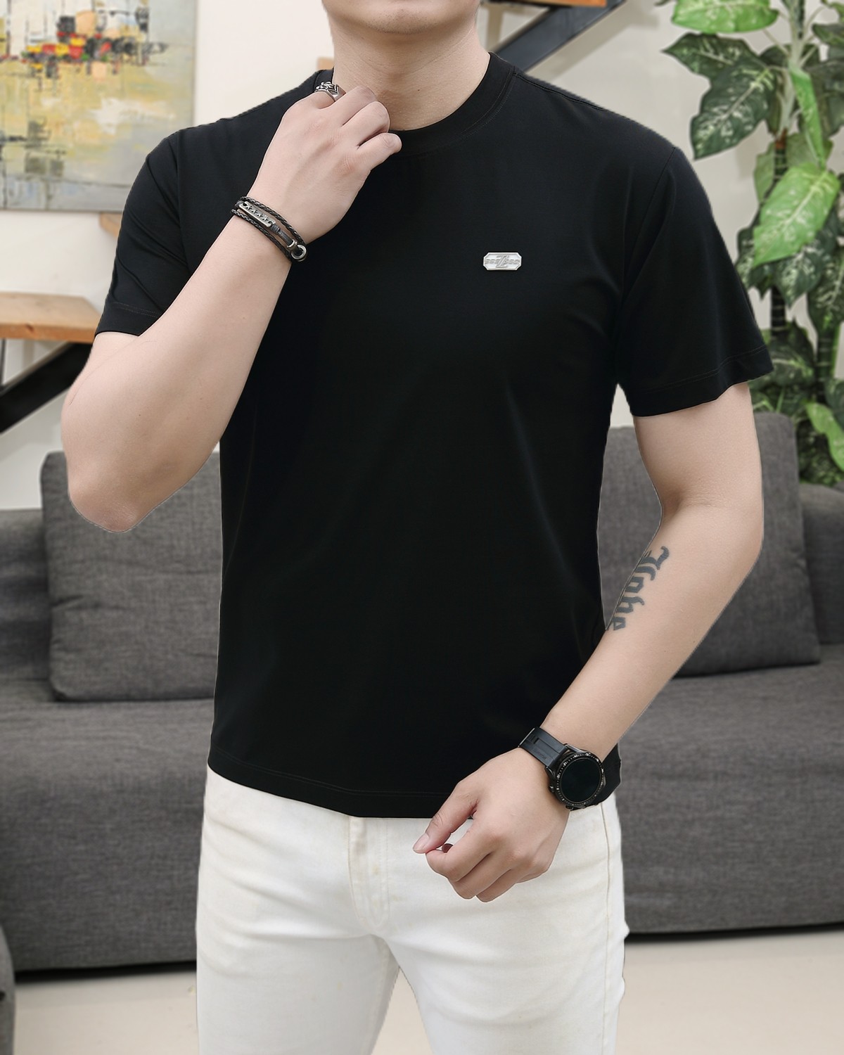 NO:140788,Jenia 2025 summer new product fashionable round neck short sleeves are made of high-end imported fabrics. The classic round neck style is unique and cool. The luxurious classic logo design is versatile. Adhering to the traditional fashion charm of big brands, the unique line design exudes a strong British style, which is very modern and inherits the traditional concept. The precious fabric is smoother, the feel is soft, comfortable and breathable. The exquisite craftsmanship and three-dimensional tailoring style bring texture enjoyment. The counter size M-3XL was shipped on the same day!  ,zegna,T-shirt,alexander wang19860909杰尼亚 2025夏季新品时尚圆领短袖采用高档进口面料 经典圆领款式独特又清凉 奢华经典logo设计百搭气质 秉承大牌的传统时尚魅力,独有的线条设计散发着浓郁的英伦风情,极具现代感亦承袭了传统理念.珍贵面料更加光滑,手感柔顺舒适透气 精湛工艺,立体剪裁风格带来质感享受.专柜尺码M-3XL,当天出货！,,zegna,T-shirt,alexander wang,Men's clothing