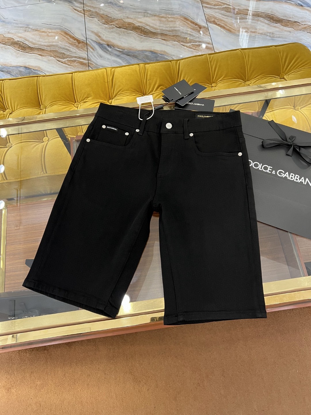 NO:142388,2025SS new denim shorts top DG logo leather logo imported elastic fabric original zipper hardware five-point pants type must have summer yards 29-38, Dolce & Gabbana, shorts, alexander wang198609092025SS新款牛仔短裤 顶级DG标识皮牌logo 进口弹力面料 原版拉链五金 五分裤型 夏天必备 码数29-38,,Dolce&Gabbana,shorts,alexander wang,Men's clothing