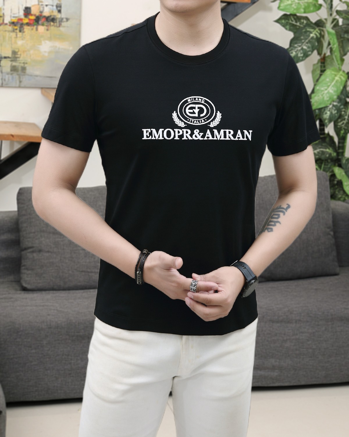 NO:153776,Armani New 2025 summer model!  Fashionable and casual round neck short-sleeved fashion item design, more fashionable and comfortable, high-standard customization, very stylish upper body, luxurious and classic LOGO pattern on the chest, customer-supplied auxiliary materials, imported high-end custom fabrics with very delicate texture, exquisite details and exquisite craftsmanship, extremely shaping item, can be matched with any fashion, super good style, a must-have item for trendy men. Counter code: M-3XL, shipped on the same day!  ,armani,T-shirt,alexander wang19860909阿玛尼 2025夏季新款！时尚休闲圆领短袖时尚单品设计,更加时尚舒适,高标准定制,上身非常有型,胸前奢华经典LOGO图案 客供辅料,客供进口高档定制面料质感非常细腻,细节工艺精湛考究,塑造性极高的一款单品,任何时装都可以搭配,版型超级好 潮男必备单品 专柜码:M-3XL,当天出货！,,armani,T-shirt,alexander wang,Men's clothing