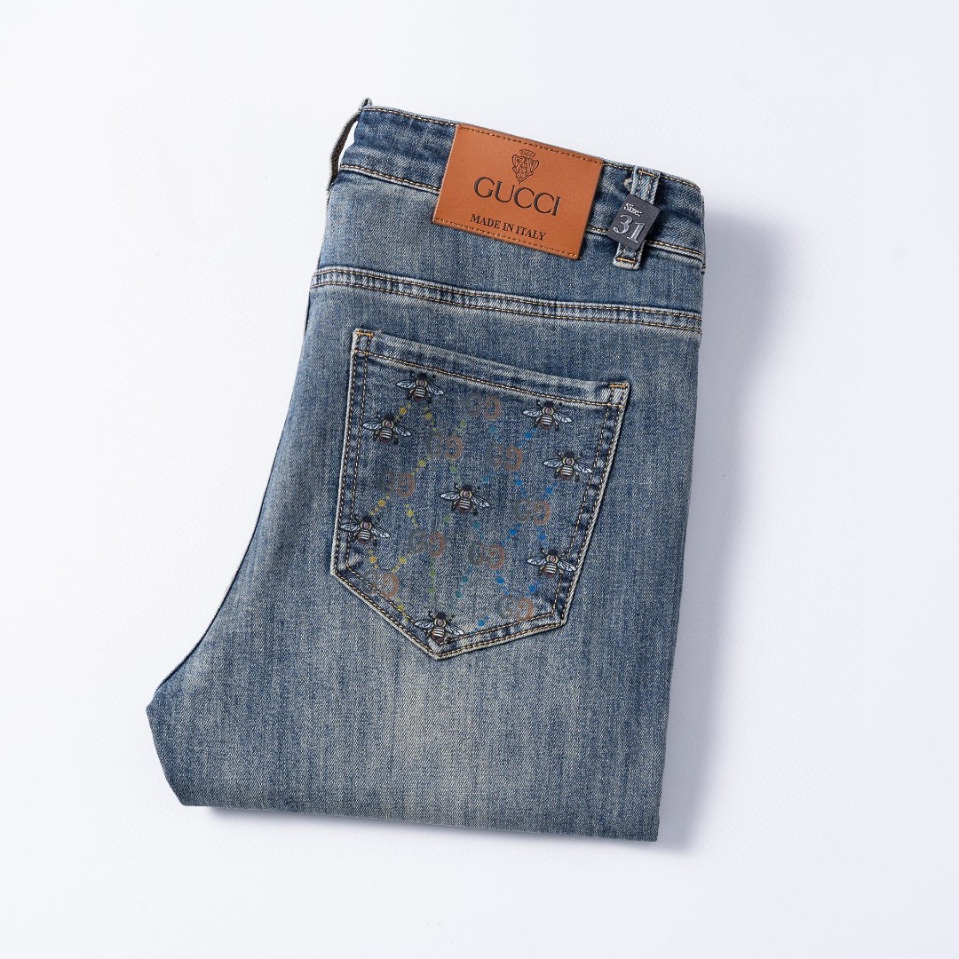 NO:426832,Gucci official counter is available at the same time, original singles are ruthless, super stylish jeans, customized original washing denim fabric, unique design, top-grade printing craft letter pattern logo, original hardware and auxiliary decoration, extremely top-notch jeans, the materials and craftsmanship are extremely luxurious and exquisite, extremely high-end, handsome and stylish, recommended, size 29-38, gucci, jeans, alexander wang19860909古驰 官网专柜同步有售,原单狠货,超级有范儿的一款牛仔裤,定制原版水洗牛仔面料,独特设计,顶级印花工艺字母图案logo,原版五金辅料装饰,极为翘楚的一款牛仔裤,用料与工艺都极致奢华精湛,档次极高,上身帅气有型,推荐,码数29—38,,gucci,jeans,alexander wang,Men's clothing