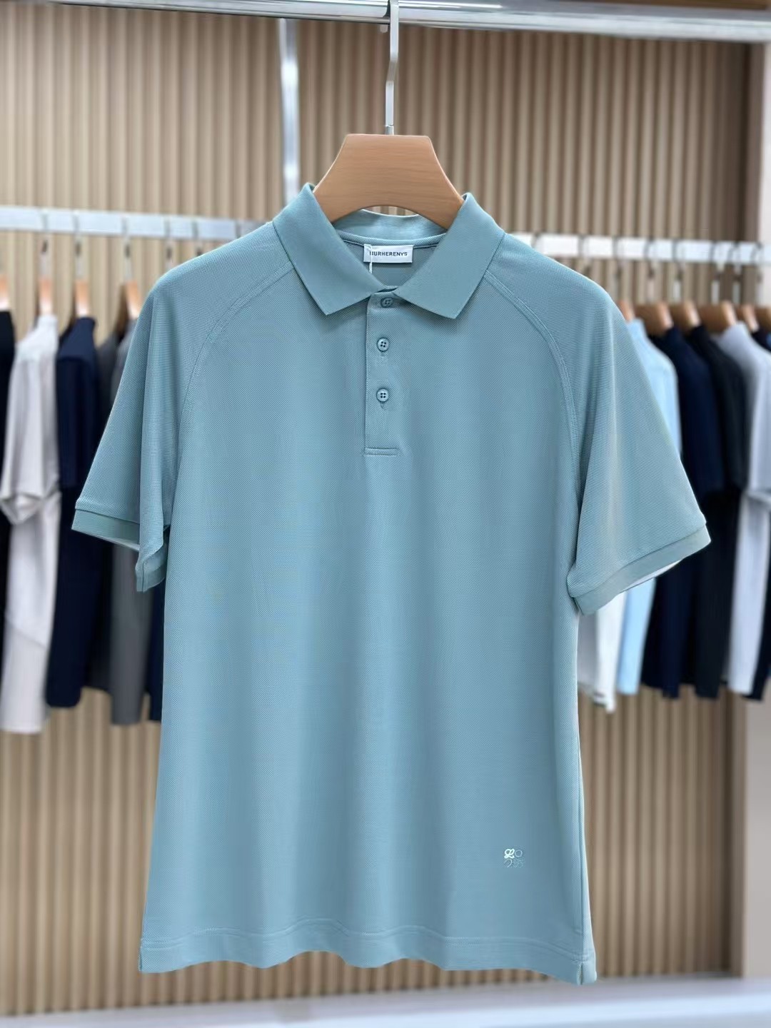 NO:158922,Luo Yiwei's latest top-quality mulberry silk short-sleeved polo shirt lapel T-shirt in 2025 spring and summer counter, high-end customization, avant-garde design!  Heavy craft design, high-end customized fabric, soft feel, comfortable to wear, exquisite counter-level car line, fine workmanship, invincible and handsome upper body effect!  A must-have item for handsome men!  Number of code M-3XL (178 140 catties wear L slim fit maximum wear 190 catties), loewe, T-shirt, tees, t-shirt, alexander wang19860909罗意威 2025春夏专柜最新款顶级桑蚕丝短袖polo衫翻领T恤 高端订制 设计前卫！重工艺设计 高端订制面料.手感柔软.穿着舒适.专柜级别精致车线.做工精细.上身效果无敌帅气！型男必备单品！码数M-3XL（178 140斤穿L修身 最大穿190斤）,,loewe,T-shirt,tees，t-shirt,alexander wang,Men's clothing