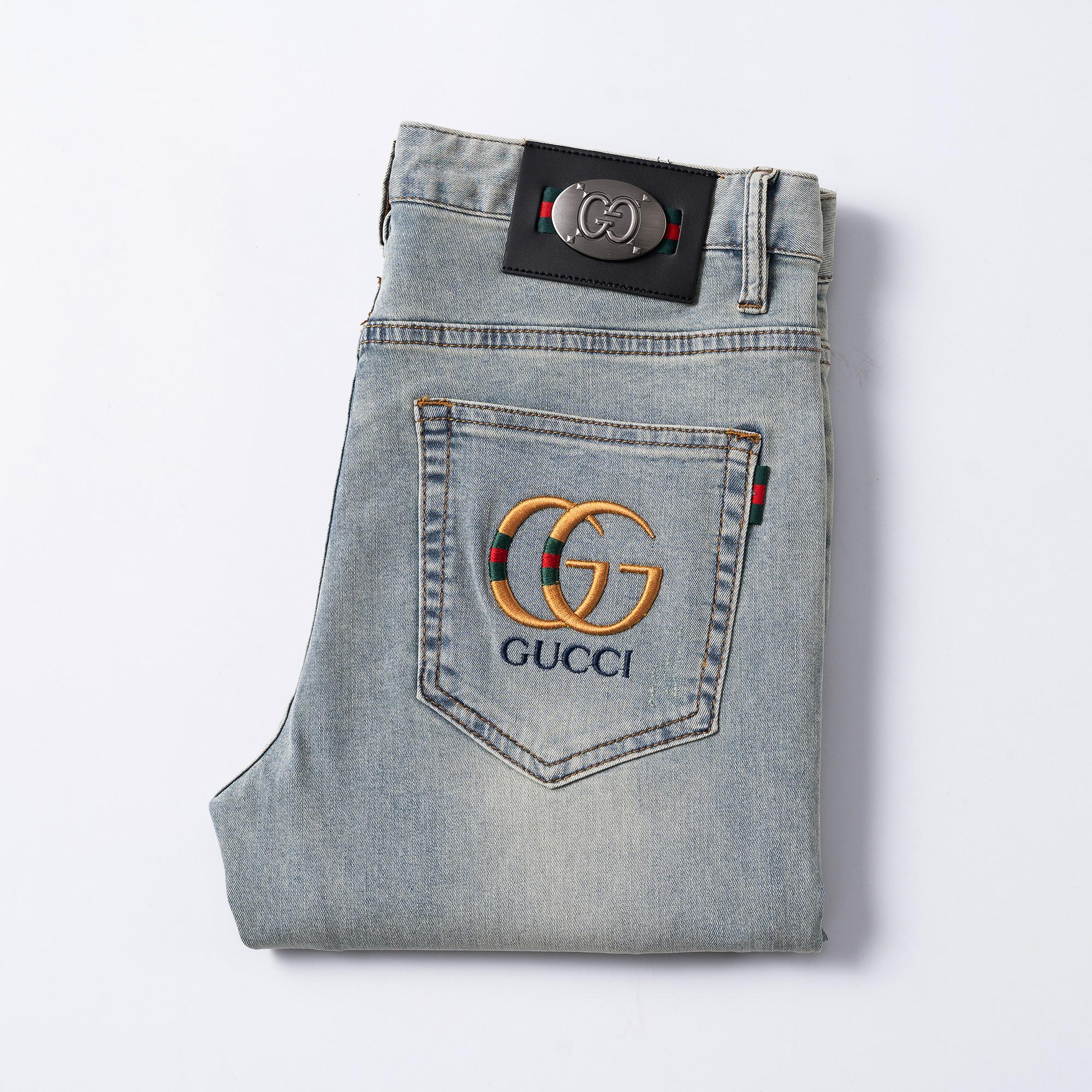 NO:466180,Gucci 2025 spring and summer men's original single casual jeans, heavy recommendation!  Quality 'Niu Beer' This model uses original exclusive fabric!  The craftsmanship is top-notch, and the design of Eagle Head logo hardware decoration!  The three-dimensional sense is extremely stunning and stunning. The pattern is presented by the iconic brand pattern. It has a very distinctive and high-end and fashionable look, which strongly demonstrates the identity!  In addition, it has a lot of cotton feel, both comfort and breathability, extremely delicate touch, and excellent skin-friendly!  The details are perfect, with all kinds of exquisite and exquisite, with a strong sense of styling, full of upper body styles, and belongs to the unique type on the market!  Size 29-38, gucci, jeans, alexander wang19860909古驰 2025春夏男士原单休闲牛仔裤,重磅推荐！品质“牛啤” 此款所运用原版专属面料！还是工艺都堪称顶尖,设计鹰头logo五金修饰！立体感极强,视觉极其惊艳震撼,图案由标志性的品牌图案呈现,辨识度非常鲜明且高级时髦,有力彰显身份！此外棉感十足,舒适性与透气性兼备,触感极为细腻,亲肤性绝佳！细节完美如斯,各种精湛考究 造型感极强,上身型款十足,属于市面独一无二的类型！尺码29-38,,gucci,jeans,alexander wang,Men's clothing