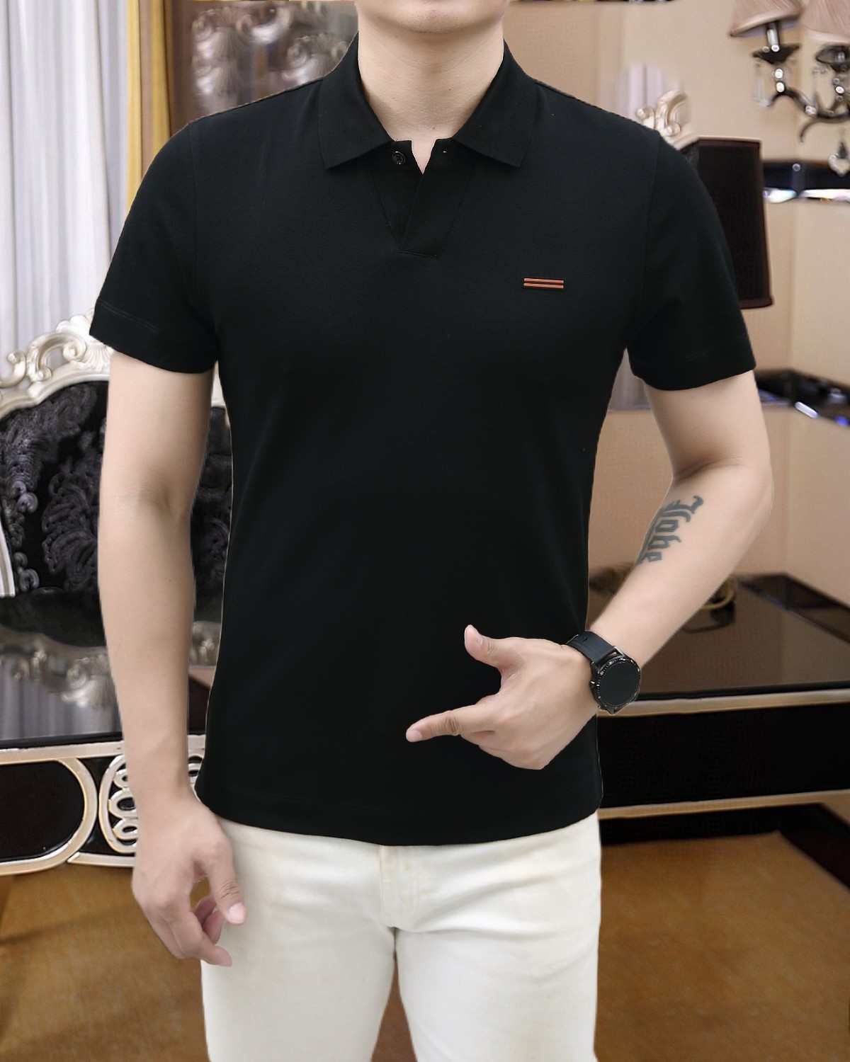 NO:416696,Jenia 2025 spring and summer new model!  Recommended travel and vacation!  Cabinets are on sale!  Men's logo patch short-sleeved Polo shirt Classic style, collar and cuff contrasting embellishment, not exaggerated, but also well highlights the highlights of details. Combined tailoring, the chest is decorated with logo embellishment, making the whole more detailed. Combined style, the fabric is made of cotton-gauze material, comfortable, skin-friendly, breathable, and a very practical wear for daily commuting and leisure. Highly recommended Color Black Khaki Size M-3XL Try on 172-148 wear L slim size, zegna, T-shirt, alexander wang19860909杰尼亚 2025春夏新款！旅游度假推荐！ 柜在售！男士标识贴片短袖Polo衫 经典款 领口袖口撞色点缀 不夸张的同时又能很好彰显细节亮点 合体的剪裁 胸口饰以徽标点缀 让整体更具细节感 合体的版型,面料采用全棉珠地料,舒适,亲肤,透气好,平时通勤休闲都很实穿的一款 强烈推荐 颜色 黑色 卡其 码数 M-3XL 试穿172-148穿L修身尺码,,zegna,T-shirt,alexander wang,Men's clothing