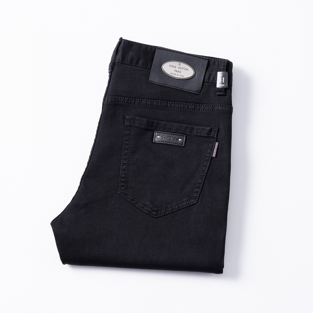 NO:432995,LV men's jeans original original cloth original wash water!  Imported original wash elastic fabrics, complex handicrafts superimposed, any wash process will become a completely different color effect after a few more seconds, so it is more precious, especially long-lasting and odor-resistant... Use the best tannin elastic texture, genuine leather leather cards, high-quality metal accessories... to create a unique and original jeans style!  Original hardware accessories, super positive style, comfortable and breathable, extremely high grade, counter quality, and handsome upper body. Number of codes 29-38,,louis vuitton,jeans,alexander wang19860909LV 男士牛仔裤原厂原布原洗水！进口原版水洗弹力面料,复杂的手工艺叠加,任何一个洗水环节多停留几秒都会变成完全不一样的颜色效果,所以越加珍贵,特别持久、耐味…… 选用上乘的丹宁弹力质感,真皮皮牌、高定的金属辅料……打造出独特及原创的牛仔裤款型！原版五金辅料,版型超正,舒适透气,档次极高,专柜品质,上身帅气十足. 码数29-38,,louis vuitton,jeans,alexander wang,Men's clothing