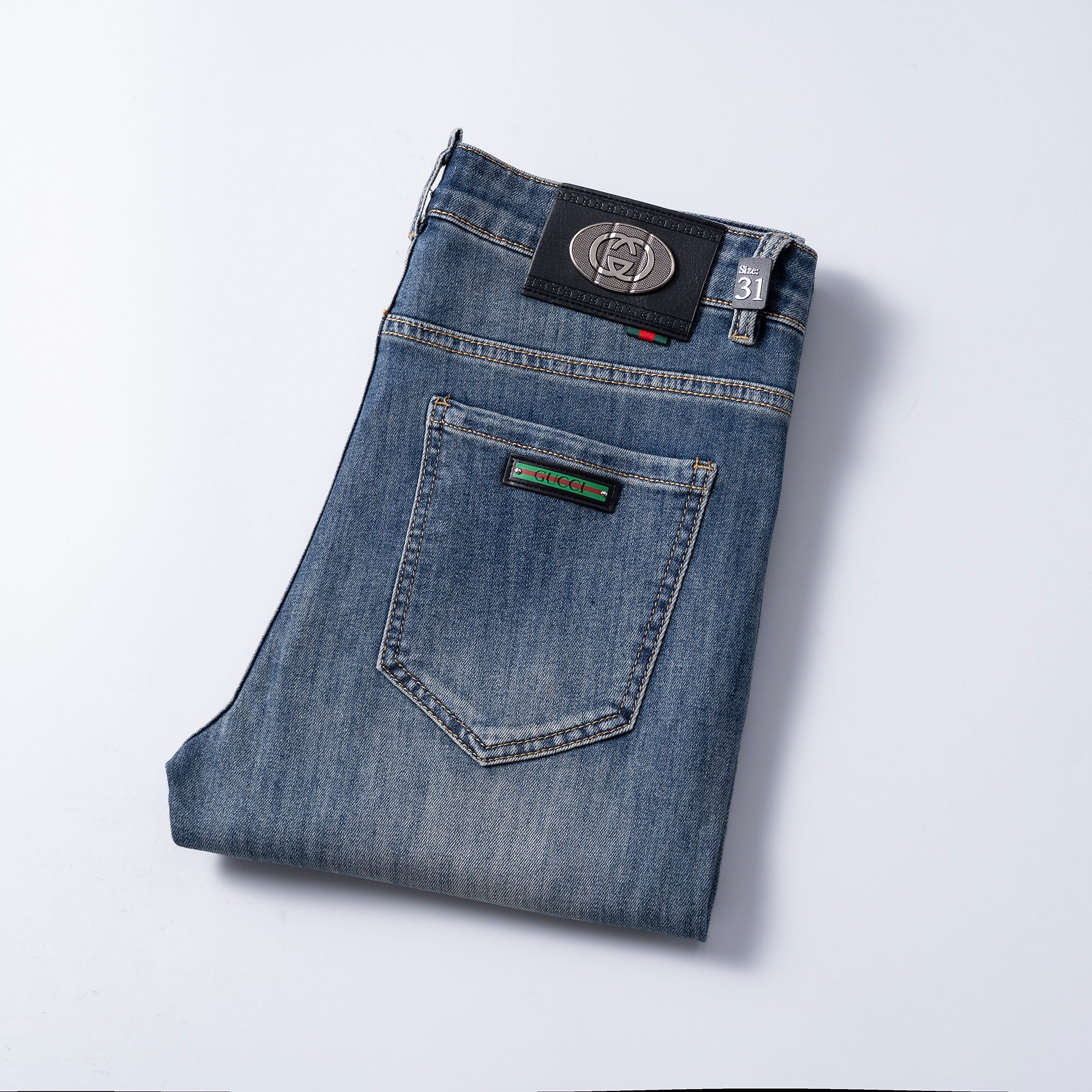 NO:439847,Gucci 2025 spring and summer men's original single casual jeans, heavy recommendation!  Quality 'Niu Beer' This model uses original exclusive fabric!  The craftsmanship is top-notch, and the design of Eagle Head logo hardware decoration!  The three-dimensional sense is extremely stunning and stunning. The pattern is presented by the iconic brand pattern. It has a very distinctive and high-end and fashionable look, which strongly demonstrates the identity!  In addition, it has a lot of cotton feel, both comfort and breathability, extremely delicate touch, and excellent skin-friendly!  The details are perfect, with all kinds of exquisite and exquisite, with a strong sense of styling, full of upper body styles, and belongs to the unique type on the market!  Size 29-38, gucci, jeans, alexander wang19860909古驰 2025春夏男士原单休闲牛仔裤,重磅推荐！品质“牛啤” 此款所运用原版专属面料！还是工艺都堪称顶尖,设计鹰头logo五金修饰！立体感极强,视觉极其惊艳震撼,图案由标志性的品牌图案呈现,辨识度非常鲜明且高级时髦,有力彰显身份！此外棉感十足,舒适性与透气性兼备,触感极为细腻,亲肤性绝佳！细节完美如斯,各种精湛考究 造型感极强,上身型款十足,属于市面独一无二的类型！尺码29-38,,gucci,jeans,alexander wang,Men's clothing