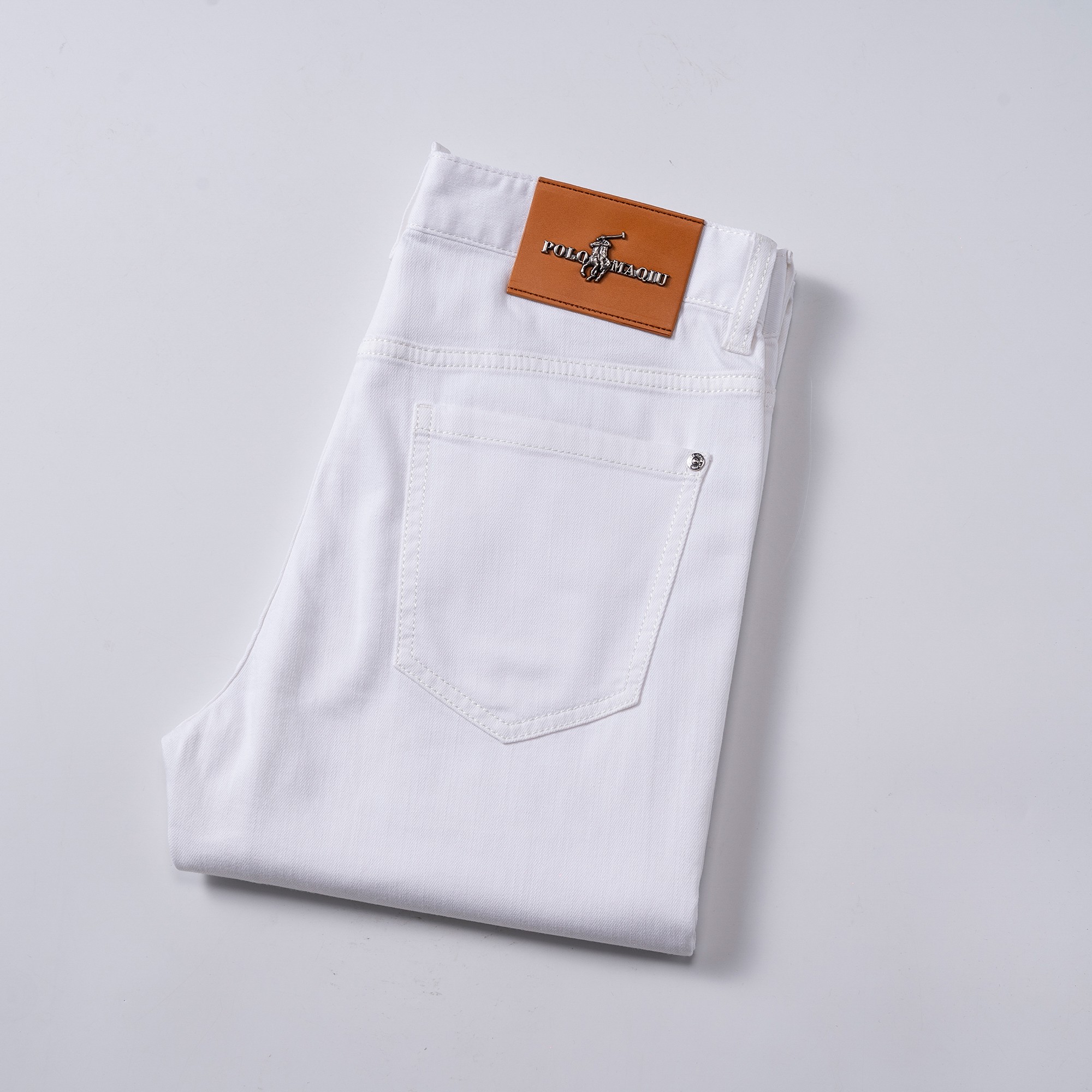 NO:439919,Polo men's jeans original original cloth original wash water!  Imported original wash elastic fabrics, complex handicrafts superimposed, any wash process will become a completely different color effect after a few more seconds, so it is more precious, especially long-lasting and odor-resistant... Use the best tannin elastic texture, genuine leather leather cards, high-quality metal accessories... to create a unique and original jeans style!  Original hardware accessories, super positive style, comfortable and breathable, extremely high grade, counter quality, and handsome upper body. Number of 29-38, jeans, alexander wang19860909Polo 男士牛仔裤原厂原布原洗水！进口原版水洗弹力面料,复杂的手工艺叠加,任何一个洗水环节多停留几秒都会变成完全不一样的颜色效果,所以越加珍贵,特别持久、耐味…… 选用上乘的丹宁弹力质感,真皮皮牌、高定的金属辅料……打造出独特及原创的牛仔裤款型！原版五金辅料,版型超正,舒适透气,档次极高,专柜品质,上身帅气十足. 码数29-38,,jeans,alexander wang,Men's clothing