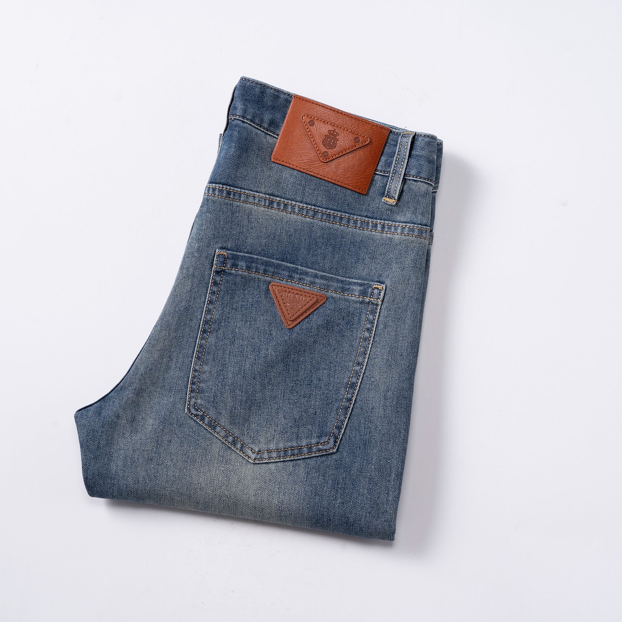 NO:439860,Prada Men's Jeans Original Original Clothing Original Wash Water!  Imported original wash elastic fabrics, complex handicrafts superimposed, any wash process will become a completely different color effect after a few more seconds, so it is more precious, especially long-lasting and odor-resistant... Use the best tannin elastic texture, genuine leather leather cards, high-quality metal accessories... to create a unique and original jeans style!  Original hardware accessories, super positive style, comfortable and breathable, extremely high grade, counter quality, and handsome upper body. Number of codes 29-38, prada, jeans, alexander wang19860909普拉达 男士牛仔裤原厂原布原洗水！进口原版水洗弹力面料,复杂的手工艺叠加,任何一个洗水环节多停留几秒都会变成完全不一样的颜色效果,所以越加珍贵,特别持久、耐味…… 选用上乘的丹宁弹力质感,真皮皮牌、高定的金属辅料……打造出独特及原创的牛仔裤款型！原版五金辅料,版型超正,舒适透气,档次极高,专柜品质,上身帅气十足. 码数29-38,,prada,jeans,alexander wang,Men's clothing