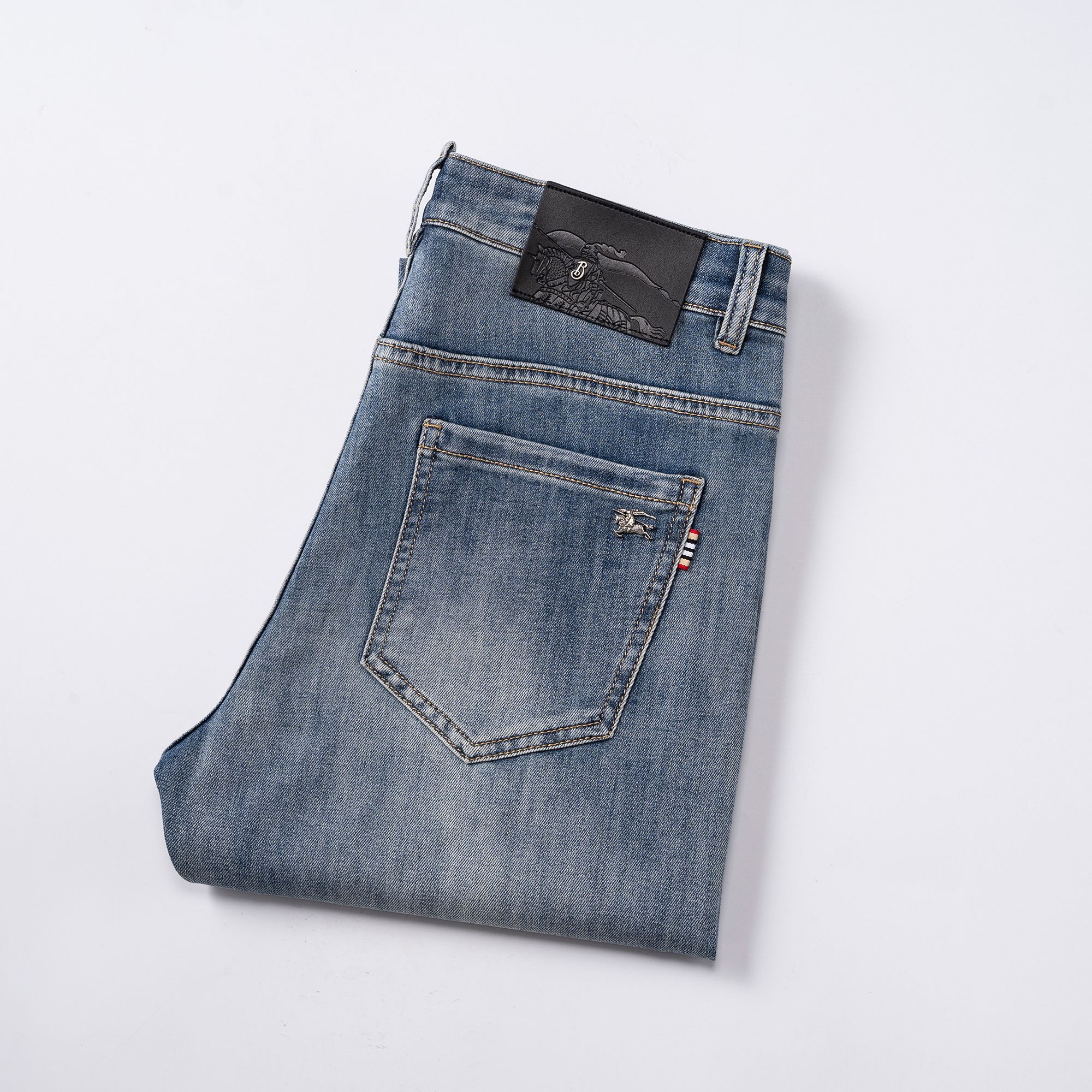 NO:459567,Burberry men's jeans original original cloth original wash water!  Imported original wash elastic fabrics, complex handicrafts superimposed, any wash process will become a completely different color effect after a few more seconds, so it is more precious, especially long-lasting and odor-resistant... Use the best tannin elastic texture, genuine leather leather cards, high-quality metal accessories... to create a unique and original jeans style!  Original hardware accessories, super positive style, comfortable and breathable, extremely high grade, counter quality, and handsome upper body. Number of codes 29-38, burberry, jeans, alexander wang19860909巴宝莉 男士牛仔裤原厂原布原洗水！进口原版水洗弹力面料,复杂的手工艺叠加,任何一个洗水环节多停留几秒都会变成完全不一样的颜色效果,所以越加珍贵,特别持久、耐味…… 选用上乘的丹宁弹力质感,真皮皮牌、高定的金属辅料……打造出独特及原创的牛仔裤款型！原版五金辅料,版型超正,舒适透气,档次极高,专柜品质,上身帅气十足. 码数29-38,,burberry,jeans,alexander wang,Men's clothing