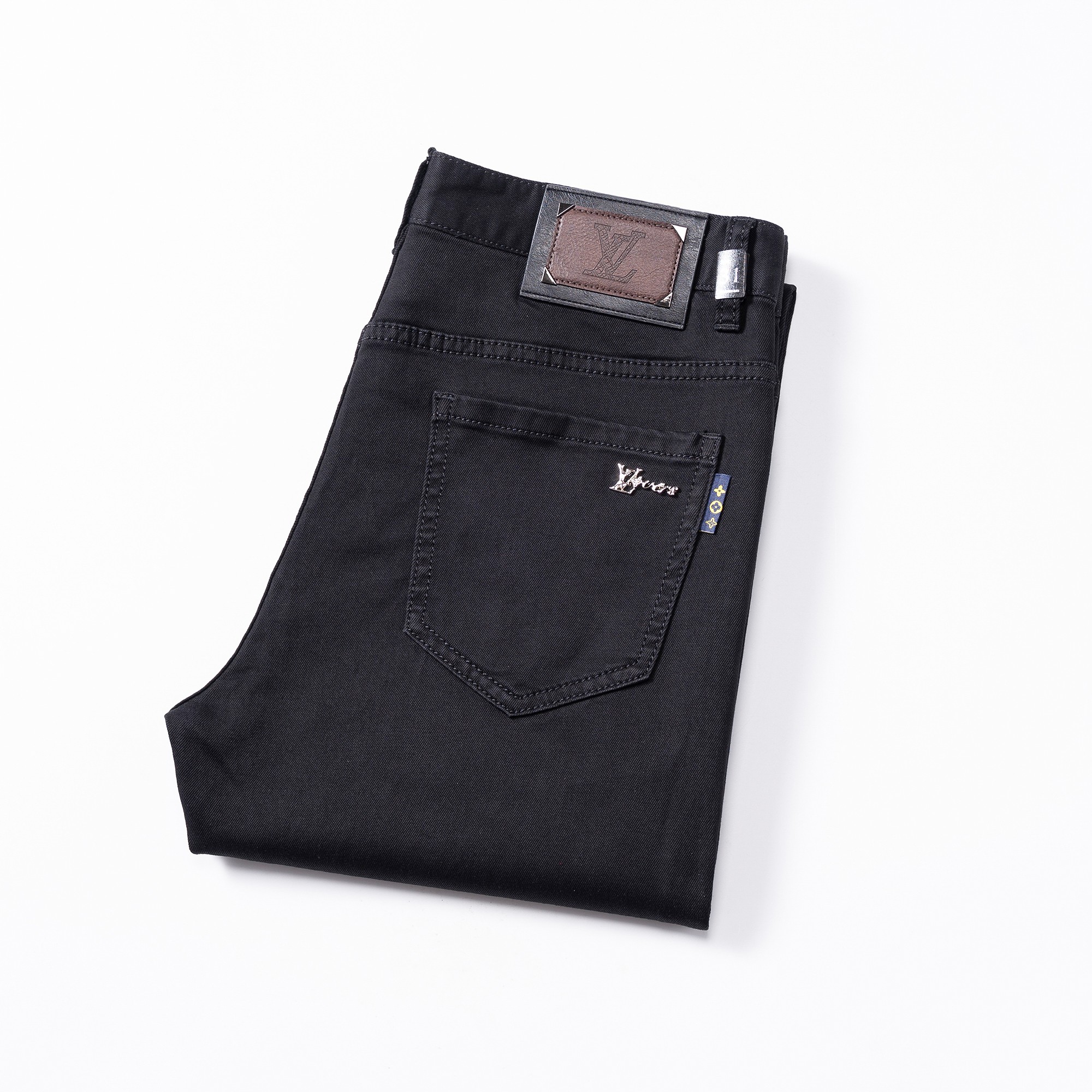 NO:439872,LV men's jeans original original cloth original wash water!  Imported original wash elastic fabrics, complex handicrafts superimposed, any wash process will become a completely different color effect after a few more seconds, so it is more precious, especially long-lasting and odor-resistant... Use the best tannin elastic texture, genuine leather leather cards, high-quality metal accessories... to create a unique and original jeans style!  Original hardware accessories, super positive style, comfortable and breathable, extremely high grade, counter quality, and handsome upper body. Number of codes 29-38,,louis vuitton,jeans,alexander wang19860909LV 男士牛仔裤原厂原布原洗水！进口原版水洗弹力面料,复杂的手工艺叠加,任何一个洗水环节多停留几秒都会变成完全不一样的颜色效果,所以越加珍贵,特别持久、耐味…… 选用上乘的丹宁弹力质感,真皮皮牌、高定的金属辅料……打造出独特及原创的牛仔裤款型！原版五金辅料,版型超正,舒适透气,档次极高,专柜品质,上身帅气十足. 码数29-38,,louis vuitton,jeans,alexander wang,Men's clothing