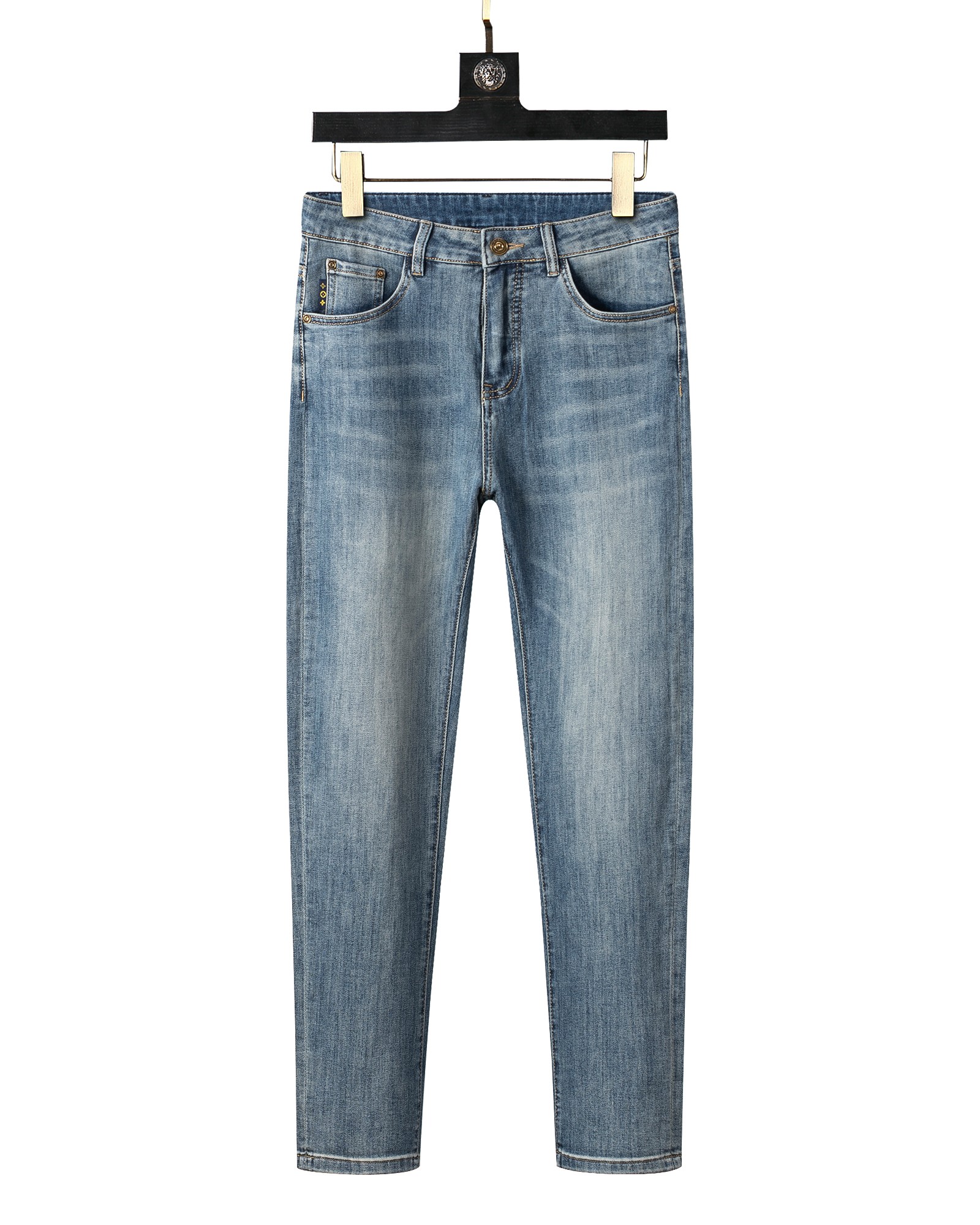 NO:477205,Lv Men's Jeans Original Original Clothing Original Wash Water!  Imported original wash elastic fabrics, complex handicrafts superimposed, any wash process will become a completely different color effect after a few more seconds, so it is more precious, especially long-lasting and odor-resistant... Use the best tannin elastic texture, genuine leather leather cards, high-quality metal accessories... to create a unique and original jeans style!  Original hardware accessories, super positive style, comfortable and breathable, extremely high grade, counter quality, and handsome upper body. Number of codes 29-38,,louis vuitton,jeans,alexander wang19860909Lv 男士牛仔裤原厂原布原洗水！进口原版水洗弹力面料,复杂的手工艺叠加,任何一个洗水环节多停留几秒都会变成完全不一样的颜色效果,所以越加珍贵,特别持久、耐味…… 选用上乘的丹宁弹力质感,真皮皮牌、高定的金属辅料……打造出独特及原创的牛仔裤款型！原版五金辅料,版型超正,舒适透气,档次极高,专柜品质,上身帅气十足. 码数29-38,,louis vuitton,jeans,alexander wang,Men's clothing