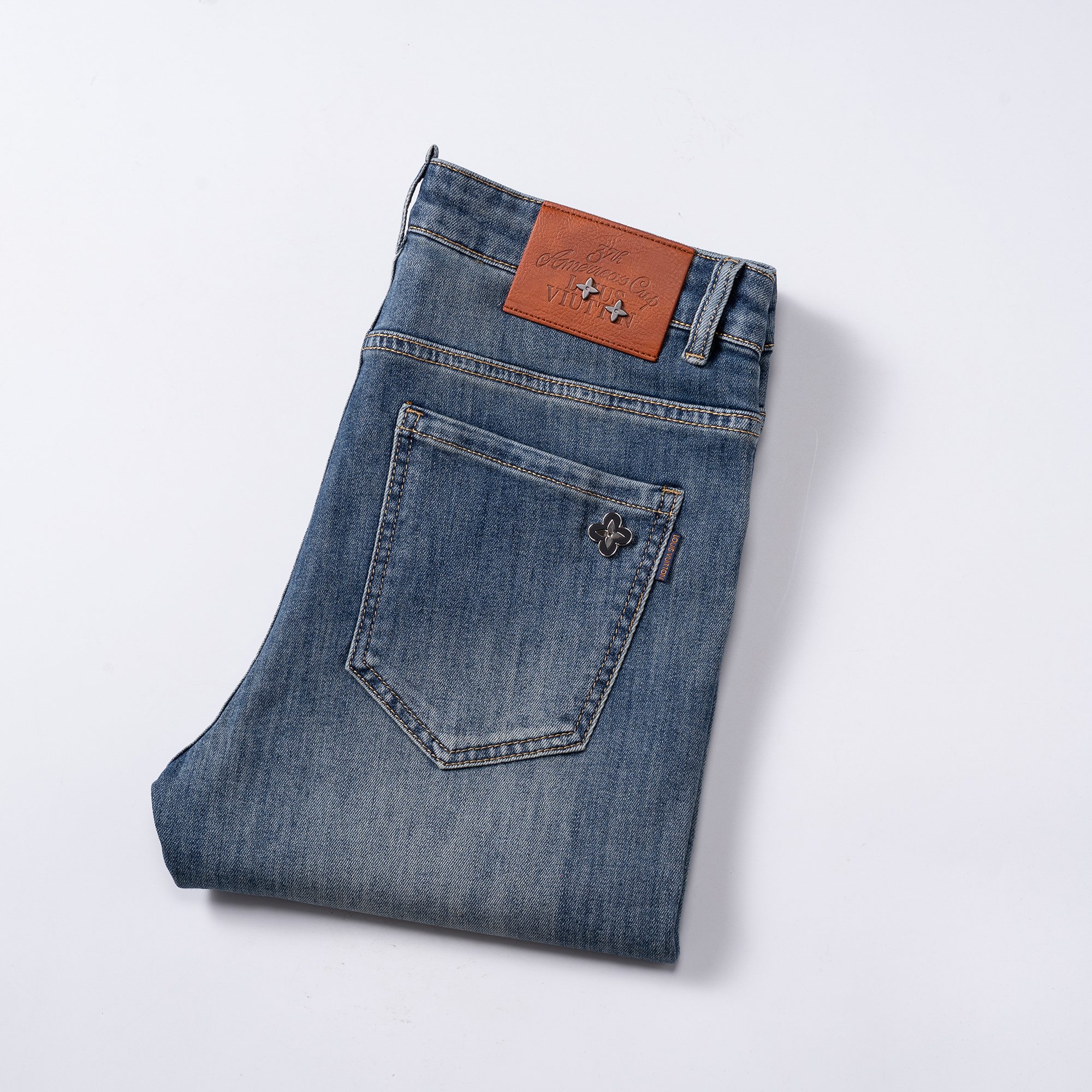NO:457858,LV men's jeans original original cloth original wash water!  Imported original wash elastic fabrics, complex handicrafts superimposed, any wash process will become a completely different color effect after a few more seconds, so it is more precious, especially long-lasting and odor-resistant... Use the best tannin elastic texture, genuine leather leather cards, high-quality metal accessories... to create a unique and original jeans style!  Original hardware accessories, super positive style, comfortable and breathable, extremely high grade, counter quality, and handsome upper body. Number of codes 29-38,,louis vuitton,jeans,alexander wang19860909LV 男士牛仔裤原厂原布原洗水！进口原版水洗弹力面料,复杂的手工艺叠加,任何一个洗水环节多停留几秒都会变成完全不一样的颜色效果,所以越加珍贵,特别持久、耐味…… 选用上乘的丹宁弹力质感,真皮皮牌、高定的金属辅料……打造出独特及原创的牛仔裤款型！原版五金辅料,版型超正,舒适透气,档次极高,专柜品质,上身帅气十足. 码数29-38,,louis vuitton,jeans,alexander wang,Men's clothing