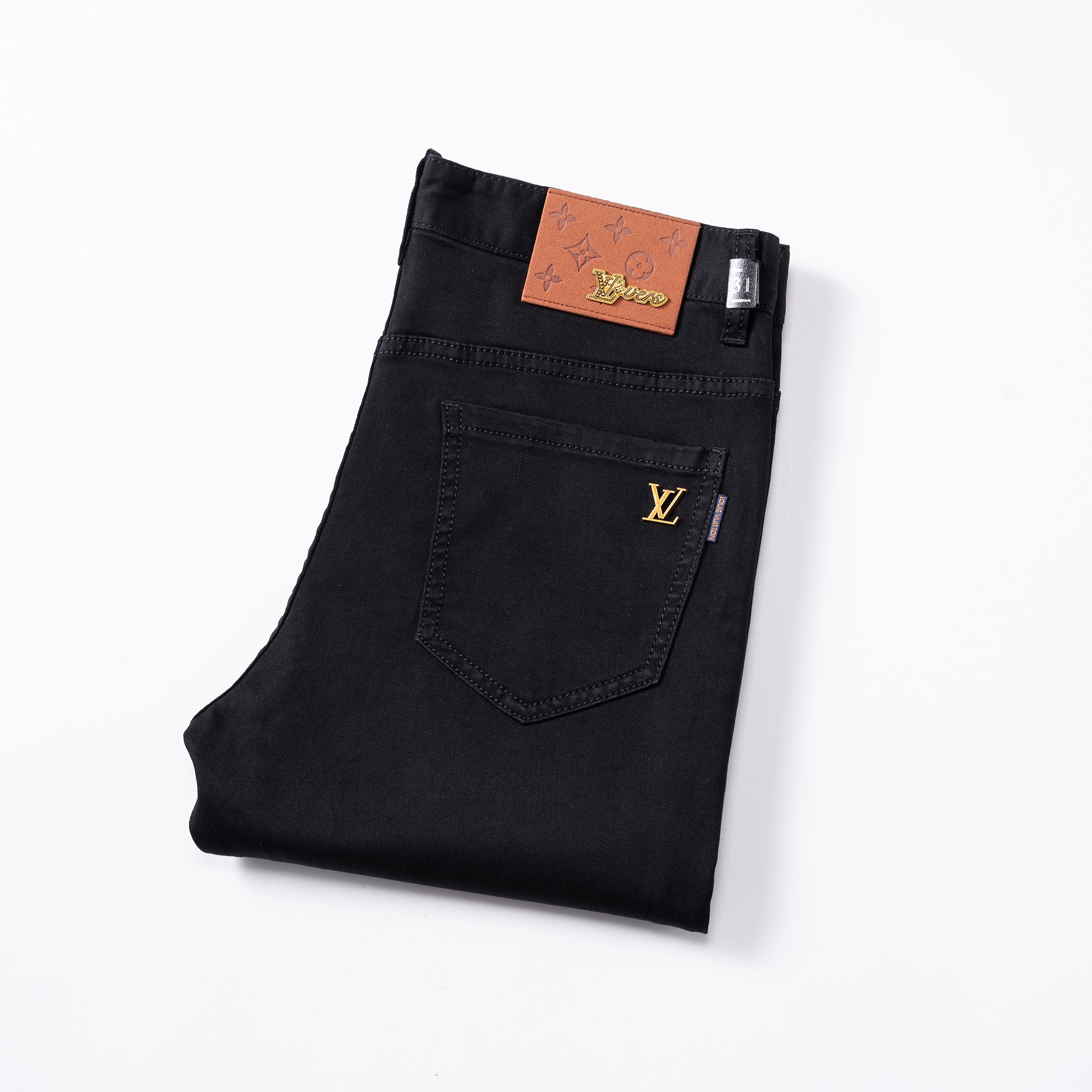 NO:459560,LV spring and summer men's original single casual jeans, heavy recommendation!  Quality 'Niu Beer' This model uses original exclusive fabric!  The craftsmanship is top-notch, and the design of Eagle Head logo hardware decoration!  The three-dimensional sense is extremely stunning and stunning. The pattern is presented by the iconic brand pattern. It has a very distinctive and high-end and fashionable look, which strongly demonstrates the identity!  In addition, it has a lot of cotton feel, both comfort and breathability, extremely delicate touch, and excellent skin-friendly!  The details are perfect, with all kinds of exquisite and exquisite, with a strong sense of styling, full of upper body styles, and belongs to the unique type on the market!  Size 29-38, louis vuitton,jeans,alexander wang19860909LV 春夏男士原单休闲牛仔裤,重磅推荐！品质“牛啤” 此款所运用原版专属面料！还是工艺都堪称顶尖,设计鹰头logo五金修饰！立体感极强,视觉极其惊艳震撼,图案由标志性的品牌图案呈现,辨识度非常鲜明且高级时髦,有力彰显身份！此外棉感十足,舒适性与透气性兼备,触感极为细腻,亲肤性绝佳！细节完美如斯,各种精湛考究 造型感极强,上身型款十足,属于市面独一无二的类型！尺码29-38,,louis vuitton,jeans,alexander wang,Men's clothing