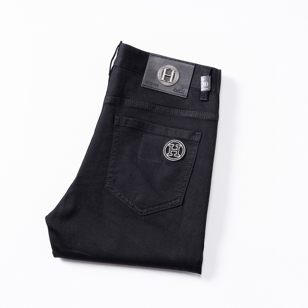 NO:457882,Hermes 2025 spring and summer men's original single casual jeans, heavy recommendation!  Quality 'Niu Beer' This model uses original exclusive fabric!  The craftsmanship is top-notch, and the design of Eagle Head logo hardware decoration!  The three-dimensional sense is extremely stunning and stunning. The pattern is presented by the iconic brand pattern. It has a very distinctive and high-end and fashionable look, which strongly demonstrates the identity!  In addition, it has a lot of cotton feel, both comfort and breathability, extremely delicate touch, and excellent skin-friendly!  The details are perfect, with all kinds of exquisite and exquisite, with a strong sense of styling, full of upper body styles, and belongs to the unique type on the market!  Size 29-38, hermes, jeans, alexander wang19860909爱马仕 2025春夏男士原单休闲牛仔裤,重磅推荐！品质“牛啤” 此款所运用原版专属面料！还是工艺都堪称顶尖,设计鹰头logo五金修饰！立体感极强,视觉极其惊艳震撼,图案由标志性的品牌图案呈现,辨识度非常鲜明且高级时髦,有力彰显身份！此外棉感十足,舒适性与透气性兼备,触感极为细腻,亲肤性绝佳！细节完美如斯,各种精湛考究 造型感极强,上身型款十足,属于市面独一无二的类型！尺码29-38,,hermes,jeans,alexander wang,Men's clothing