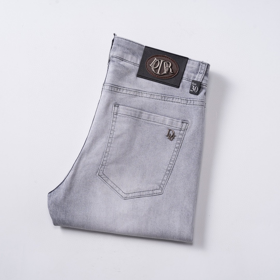 NO:453698,Dior Men's jeans original original cloth original wash water!  Imported original wash elastic fabrics, complex handicrafts superimposed, any wash process will become a completely different color effect after a few more seconds, so it is more precious, especially long-lasting and odor-resistant... Use the best tannin elastic texture, genuine leather leather cards, high-quality metal accessories... to create a unique and original jeans style!  Original hardware accessories, super positive style, comfortable and breathable, extremely high grade, counter quality, and handsome upper body. Number of codes 29-38,,dior,jeans,alexander wang19860909迪奥 男士牛仔裤原厂原布原洗水！进口原版水洗弹力面料,复杂的手工艺叠加,任何一个洗水环节多停留几秒都会变成完全不一样的颜色效果,所以越加珍贵,特别持久、耐味…… 选用上乘的丹宁弹力质感,真皮皮牌、高定的金属辅料……打造出独特及原创的牛仔裤款型！原版五金辅料,版型超正,舒适透气,档次极高,专柜品质,上身帅气十足. 码数29-38,,dior,jeans,alexander wang,Men's clothing