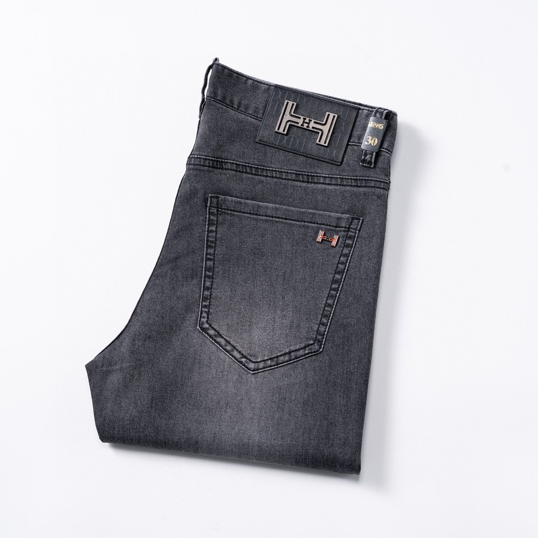 NO:453713,Hermes men's jeans original original cloth original wash water!  Imported original wash elastic fabrics, complex handicrafts superimposed, any wash process will become a completely different color effect after a few more seconds, so it is more precious, especially long-lasting and odor-resistant... Use the best tannin elastic texture, genuine leather leather cards, high-quality metal accessories... to create a unique and original jeans style!  Original hardware and accessories, super positive style, comfortable and breathable, extremely high grade, counter quality, and handsome upper body. Number of numbers 29-38, hermes, jeans, alexander wang19860909爱马仕 男士牛仔裤原厂原布原洗水！进口原版水洗弹力面料,复杂的手工艺叠加,任何一个洗水环节多停留几秒都会变成完全不一样的颜色效果,所以越加珍贵,特别持久、耐味…… 选用上乘的丹宁弹力质感,真皮皮牌、高定的金属辅料……打造出独特及原创的牛仔裤款型！原版五金辅料,版型超正,舒适透气,档次极高,专柜品质,上身帅气十足. 码数29-38,,hermes,jeans,alexander wang,Men's clothing