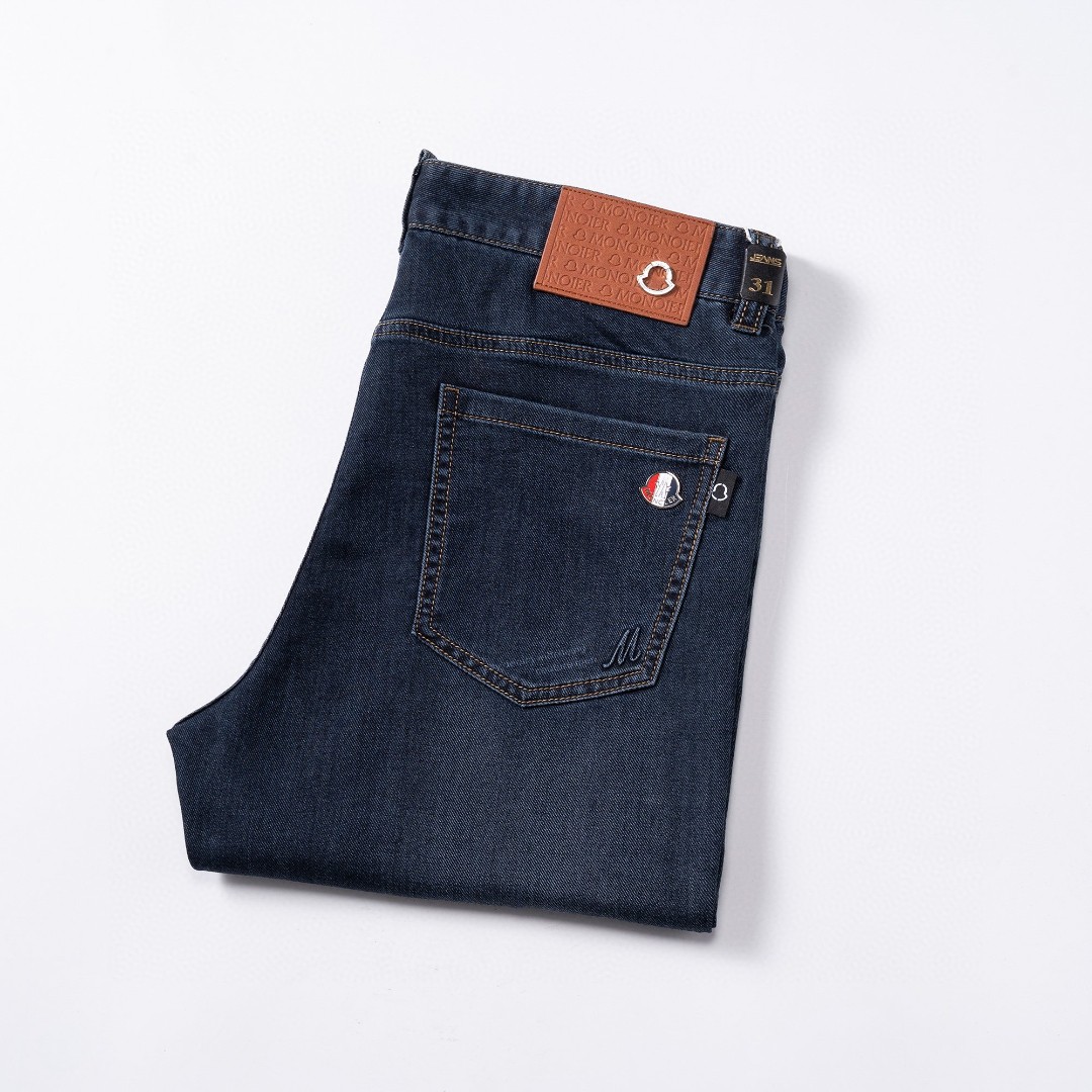 NO:514758,The official website counter is available at the same time. The original single product is a super stylish jeans, customized original washing denim fabric, unique design, top-grade printed craft letter pattern logo, original hardware and auxiliary decoration, extremely superior jeans, the materials and craftsmanship are extremely luxurious and exquisite, the grade is extremely high, the upper body is handsome and stylish, recommended, digits 29-38, Moncler, jeans, alexander wang19860909蒙口 官网专柜同步有售,原单狠货,超级有范儿的一款牛仔裤,定制原版水洗牛仔面料,独特设计,顶级印花工艺字母图案logo,原版五金辅料装饰,极为翘楚的一款牛仔裤,用料与工艺都极致奢华精湛,档次极高,上身帅气有型,推荐,码数29—38,,Moncler,jeans,alexander wang,Men's clothing
