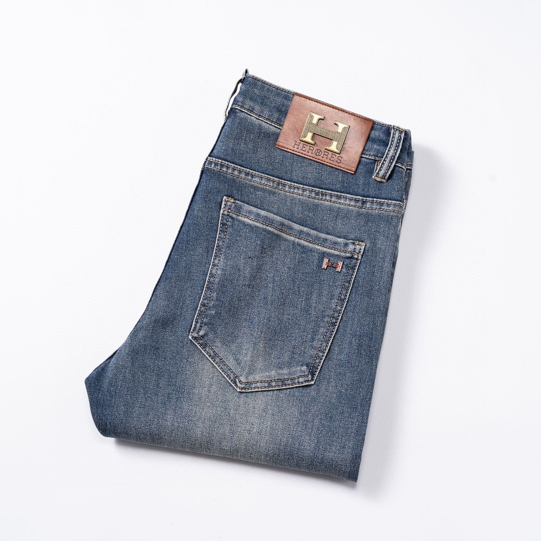 NO:514759,Hermes official counter is available at the same time, original singles are ruthless, super stylish jeans, customized original washing denim fabric, unique design, top-grade printing craft letter pattern logo, original hardware and auxiliary decoration, extremely superior jeans, the materials and craftsmanship are extremely luxurious and exquisite, extremely high-end, handsome and stylish, recommended, digits 29-38,, hermes, jeans, alexander wang19860909爱马仕 官网专柜同步有售,原单狠货,超级有范儿的一款牛仔裤,定制原版水洗牛仔面料,独特设计,顶级印花工艺字母图案logo,原版五金辅料装饰,极为翘楚的一款牛仔裤,用料与工艺都极致奢华精湛,档次极高,上身帅气有型,推荐,码数29—38,,hermes,jeans,alexander wang,Men's clothing