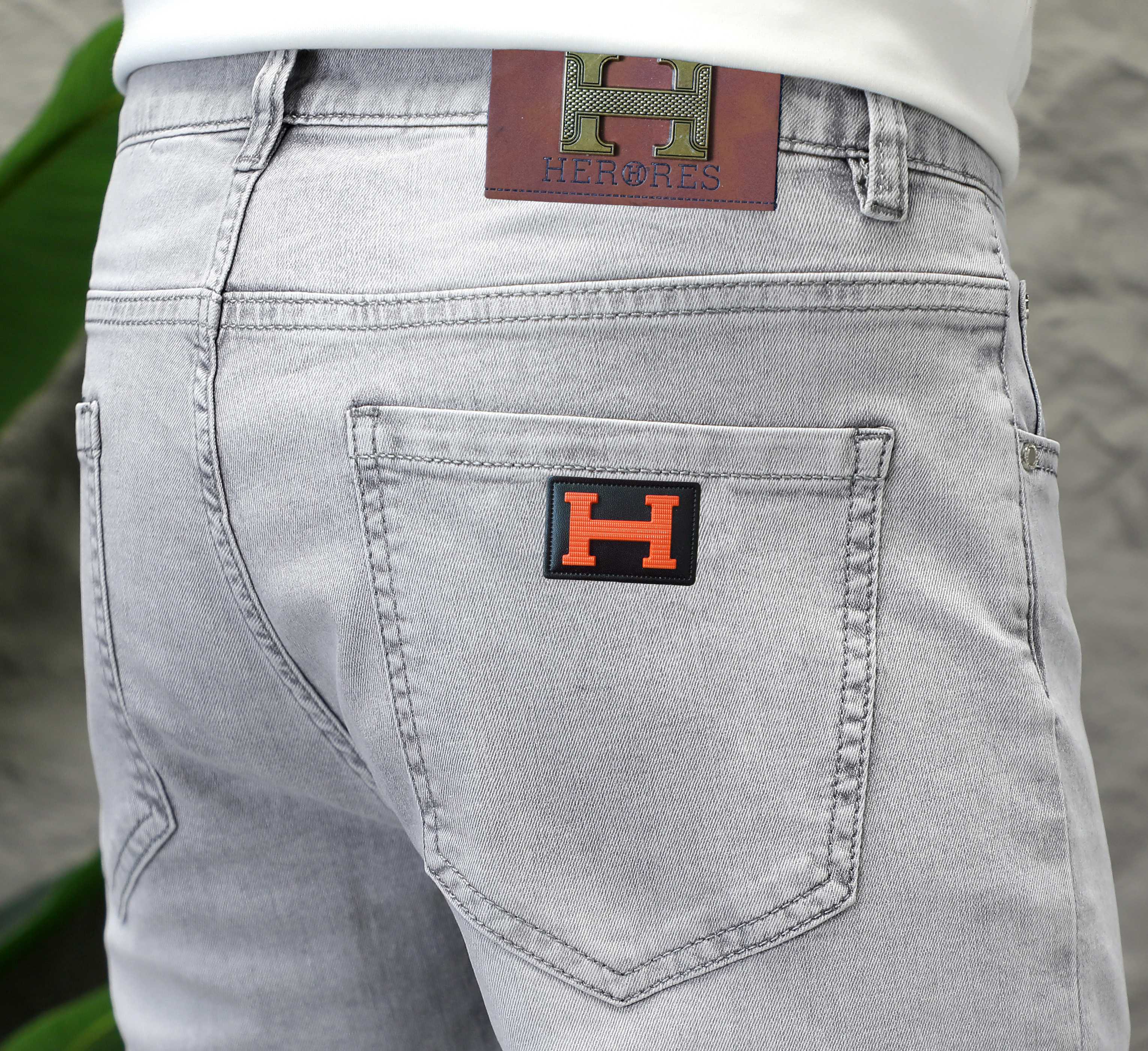 NO:456061,Hermes official counter is available at the same time, original singles are ruthless, super stylish jeans, customized original washing denim fabric, unique design, top-grade printing craft letter pattern logo, original hardware and auxiliary decoration, extremely superior jeans, the materials and craftsmanship are extremely luxurious and exquisite, extremely high-end, handsome and stylish, recommended, digits 29-38,, hermes, jeans, alexander wang19860909爱马仕 官网专柜同步有售,原单狠货,超级有范儿的一款牛仔裤,定制原版水洗牛仔面料,独特设计,顶级印花工艺字母图案logo,原版五金辅料装饰,极为翘楚的一款牛仔裤,用料与工艺都极致奢华精湛,档次极高,上身帅气有型,推荐,码数29—38,,hermes,jeans,alexander wang,Men's clothing