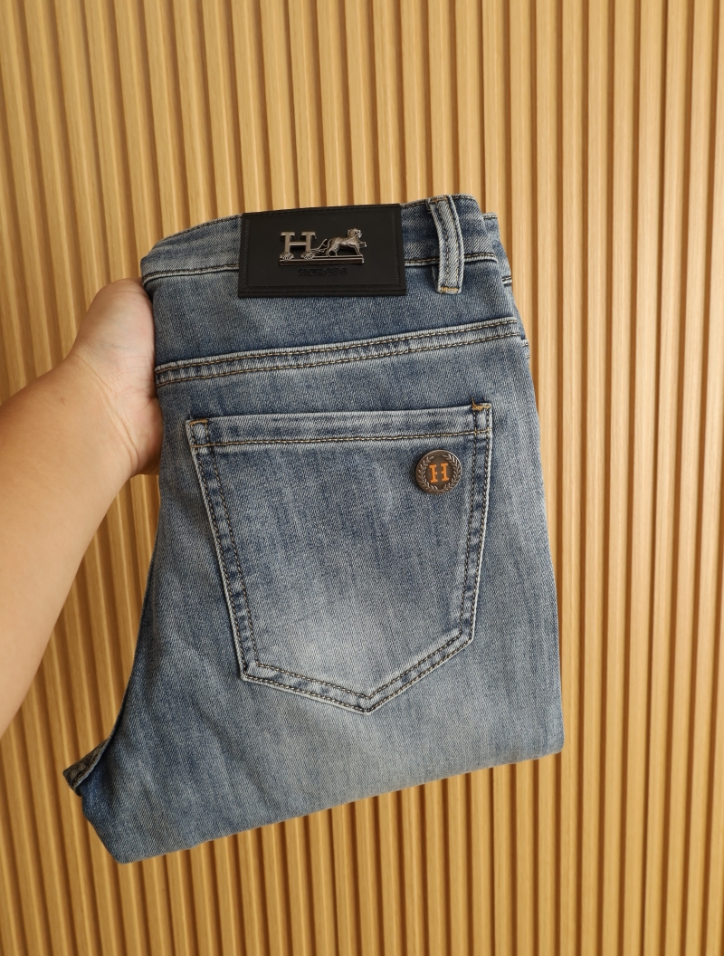 NO:466282,Hermes official counter is available at the same time, original singles are ruthless, super stylish jeans, customized original washing denim fabric, unique design, top-grade printing craft letter pattern logo, original hardware and auxiliary decoration, extremely superior jeans, the materials and craftsmanship are extremely luxurious and exquisite, extremely high-end, handsome and stylish, recommended, digits 29-38,, hermes, jeans, alexander wang19860909爱马仕 官网专柜同步有售,原单狠货,超级有范儿的一款牛仔裤,定制原版水洗牛仔面料,独特设计,顶级印花工艺字母图案logo,原版五金辅料装饰,极为翘楚的一款牛仔裤,用料与工艺都极致奢华精湛,档次极高,上身帅气有型,推荐,码数29—38,,hermes,jeans,alexander wang,Men's clothing