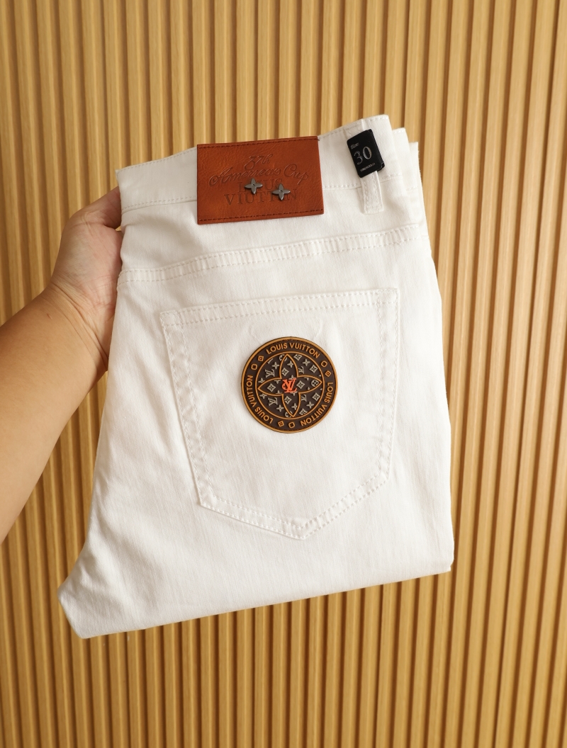 NO:466316,LV official website counter is available simultaneously, original singles, super stylish jeans, customized original washing denim fabric, unique design, top-grade printed craft letter pattern logo, original hardware and auxiliary decoration, extremely superior jeans, the materials and craftsmanship are extremely luxurious and exquisite, extremely high-end, handsome and stylish, recommended, digits 29-38,, louis vuitton, jeans, alexander wang19860909LV 官网专柜同步有售,原单狠货,超级有范儿的一款牛仔裤,定制原版水洗牛仔面料,独特设计,顶级印花工艺字母图案logo,原版五金辅料装饰,极为翘楚的一款牛仔裤,用料与工艺都极致奢华精湛,档次极高,上身帅气有型,推荐,码数29—38,,louis vuitton,jeans,alexander wang,Men's clothing