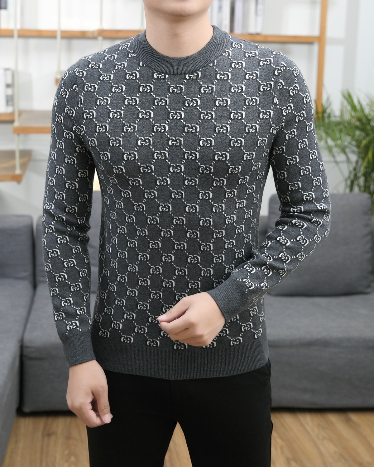 NO:513571,100% wool Gucci 2025 wool sweater Top custom 100% wool fabric never pills Comfortable and exquisite sweat-absorbing and breathable, excellent upper body effect, fully reflecting the temperament and taste of a man, fashionable and elegant, noble background, simple and delicate design, perfect cutting, meticulous material, soft and comfortable feel, gorgeous colors, showing atmosphericity. M-3Xl can wear 190 catties, gucci, sweaters, alexander wang19860909百分百羊毛古驰 2025羊毛毛衣 顶级定制百分百羊毛面料绝不起球 舒适精致 吸汗透气 上身效果极佳 充分体现男人的气质与品位 时尚优雅 贵族底蕴 简洁细腻的设计 裁剪完美 用料一丝不苟 手感柔软舒适 华丽色彩 彰显大气. M-3Xl 可穿190斤,,gucci,sweaters,alexander wang,Men's clothing