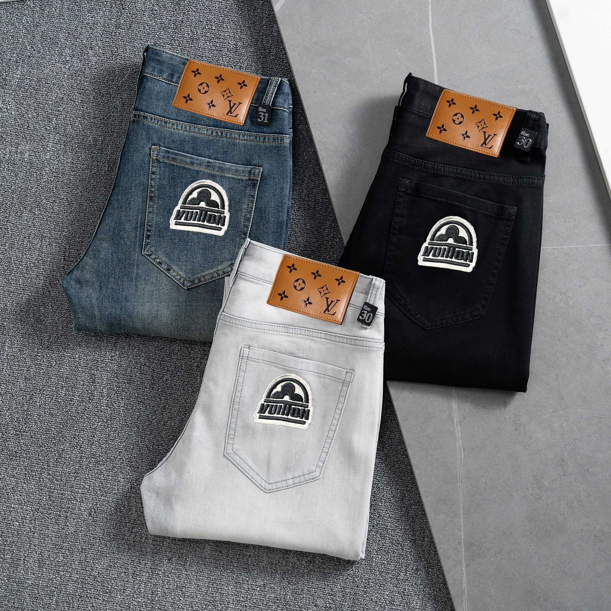 NO:513567,LV official website counter is available simultaneously, original singles, super stylish jeans, customized original washing denim fabric, unique design, top-grade printed craft letter pattern logo, original hardware and auxiliary decoration, extremely superior jeans, the materials and craftsmanship are extremely luxurious and exquisite, extremely high-end, handsome and stylish, recommended, digits 29-38,, louis vuitton, jeans, alexander wang19860909LV 官网专柜同步有售,原单狠货,超级有范儿的一款牛仔裤,定制原版水洗牛仔面料,独特设计,顶级印花工艺字母图案logo,原版五金辅料装饰,极为翘楚的一款牛仔裤,用料与工艺都极致奢华精湛,档次极高,上身帅气有型,推荐,码数29—38,,louis vuitton,jeans,alexander wang,Men's clothing