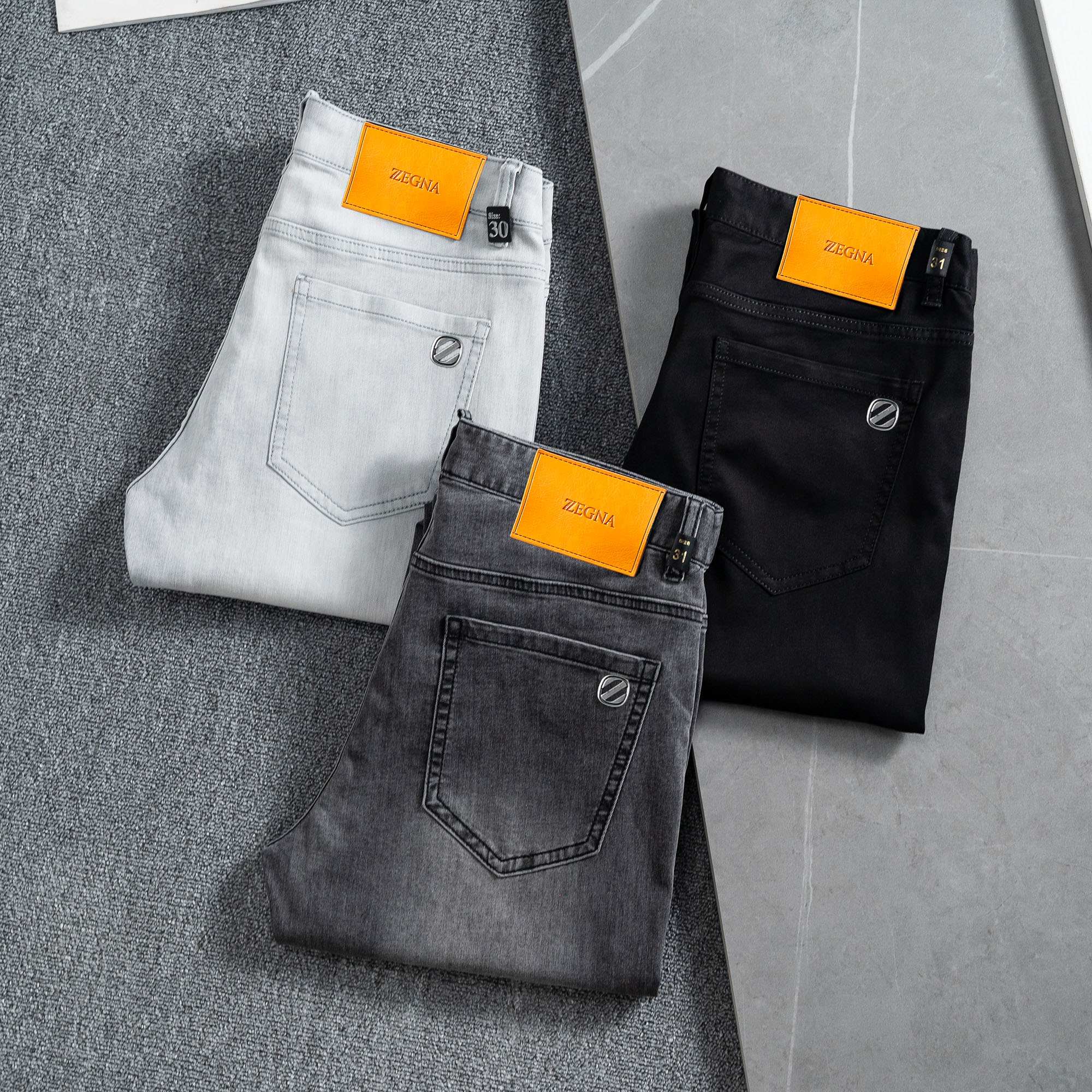 NO:513565,Jenia's official website counter is available at the same time, original singles are ruthless, super stylish jeans, customized original washing denim fabric, unique design, top-grade printing craft letter pattern logo, original hardware and auxiliary decoration, extremely superior jeans, the materials and craftsmanship are extremely luxurious and exquisite, extremely high-end, handsome and stylish, recommended, size 29-38, zegna, jeans, alexander wang19860909杰尼亚 官网专柜同步有售,原单狠货,超级有范儿的一款牛仔裤,定制原版水洗牛仔面料,独特设计,顶级印花工艺字母图案logo,原版五金辅料装饰,极为翘楚的一款牛仔裤,用料与工艺都极致奢华精湛,档次极高,上身帅气有型,推荐,码数29—38,,zegna,jeans,alexander wang,Men's clothing