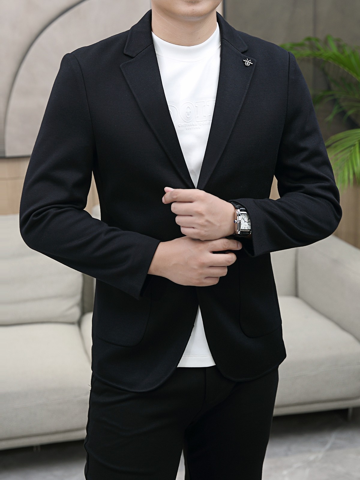 NO:734725,Dior/25SS autumn and winter two-piece suit, exquisite embellishment, extremely exquisite workmanship, fine and well-proportioned wiring, no excess thread, fully hemmed inside, customized imported nylon fiber blended fabric, slim and stylish high-quality fashion, the best product for various occasions, whether it is business or leisure time!  Size M-XXXL (please state your height and weight when placing an order), dior, business suit,19860909迪奥/25SS秋冬两粒西装西服,精致点缀,做工极其精湛,走线细密匀称,无多余线头,内里全包边,定制进口锦纶纤维混纺面料,修身有型的高品质时装,无论是商务还是休闲时候都能胜任各种场合的最佳强货！ 码数M-XXXL（下单请报身高体重）,,dior,business suit,,Men's clothing