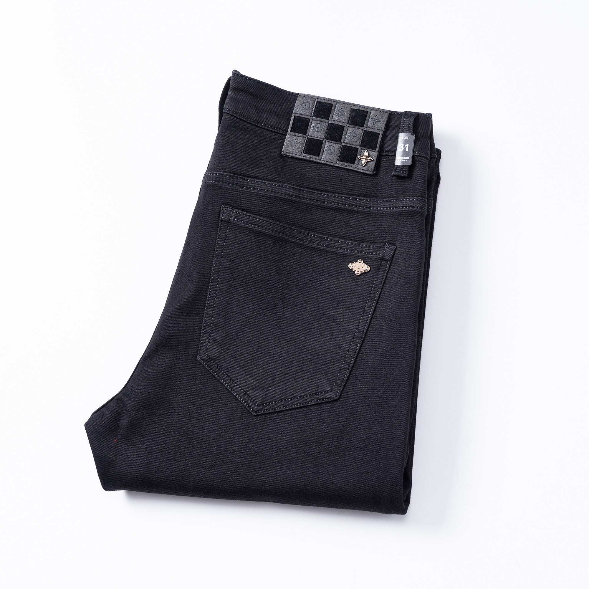 NO:545523,The latest slim straight jeans in the LV early autumn counter are made of old colors with customer-supplied water washing. This color is really rare in jeans now, with high-strength elastic denim fabric. The back pocket brand calfskin logo, original hardware, soft and slim upper body, slim and hips, which are particularly good-looking. The fashionable and clean version is simple and easy to match, so it has become one of the biggest selling points and is extremely cost-effective. There is no confusion or trouble of color conflict. The latest synchronized auxiliary materials of the counter are such a rich high-end jeans, absolutely fashionable, casual and versatile!  29-38, louis vuitton,jeans,cowhide,alexander wang19860909LV早秋款专柜最新修身小直筒牛仔裤 采用客供水洗做旧颜色,这个颜色在牛仔裤中现在真的很少了,高筋弹力牛仔面料.后兜品牌小牛皮Logo,原版五金,手感柔软上身修身显瘦包臀特别好看完胜,时尚净版潮流简单易搭配因此已成为最大卖点之一而性价比又极高,没有颜色冲突的困惑或困扰,专柜最新同步辅料,这么一款丰富内练高端牛仔裤,绝对时尚休闲百搭！码数29-38,,louis vuitton,jeans,cowhide,alexander wang,Men's clothing