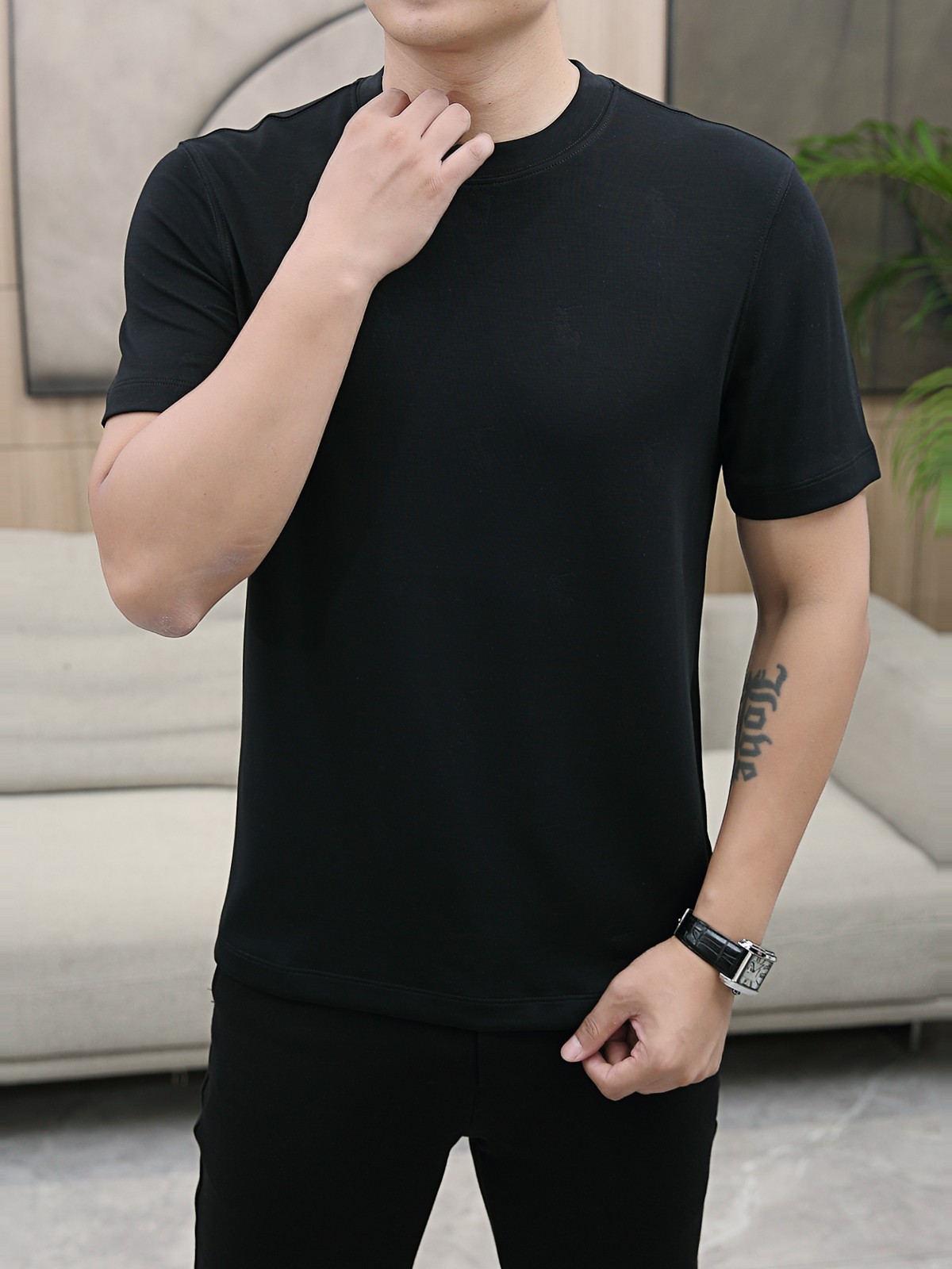 NO:599923,Polo's latest early autumn long-sleeved round neck T-shirt at the new debut counter, high-end custom design, avant-garde and fashionable!  Brand logo craft design. High-end customized long-staple cotton fabric. Soft to the touch. Comfortable to wear. Exquisite stitching at the counter level. Fine workmanship. The upper body effect is incomparably handsome!  A must-have item for a stylish man!  Size M-3XL,,tees,t-shirt,alexander wang19860909Polo 早秋新款首发专柜最新款烧花长袖圆领T恤 高端订制 设计前卫时尚！品牌logo工艺设计 高端定制长绒棉面料.手感柔软.穿着舒适.专柜级别精致车线.做工精细.上身效果无敌帅气！型男必备单品！ 码数M-3XL,,tees，t-shirt,alexander wang,Men's clothing