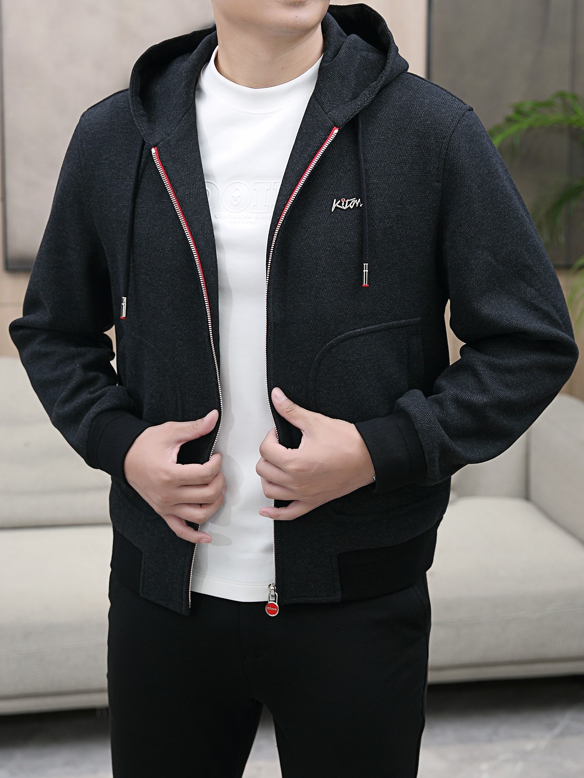 NO:599924,Kiton 2025 autumn and winter new zipper knitted hooded jacket, both fashionable and practical!  This zippered hood is a must-see!  Its overall shape is simple yet fashionable, and its loose tailoring makes it easy to control no matter what your body shape is. It instantly highlights your unique temperament when you put it on. The fabric is made of high-quality materials, which is wear-resistant and wind-resistant. It can protect you from the cold in autumn and winter. It also has good breathability, so you won't feel stuffy when wearing it.  The most eye-catching thing is its zipper design, which is extremely smooth to pull without any lag, just like an 'invisible guardian' installed, silently guarding the opening and closing of the clothes. The zipper is of high quality, strong and durable, so you have no worries.  The hooded design adds a bit of casualness and casualness, and can also protect you from wind and rain in the cold wind. Whether you are commuting to work on a daily basis, or going out for shopping or outdoor activities on weekends, wearing it, you can easily become the focus of the crowd and show your fashion attitude and personality charm!  Ready for sale black/khaki 48-56,,jackets & coats,jackets & coats,hats,alexander wang19860909Kiton 2025秋冬新款拉链针织连帽夹克外套,时尚与实用兼备！ 这款拉链连帽一定要瞧瞧！它整体版型简约又不失时尚感,宽松的剪裁,无论你是何种身材,都能轻松驾驭,穿上瞬间凸显独特气质. 面料选用高品质材质,耐磨又抗风,在秋冬季节能为你抵御寒冷,同时透气性良好,穿着不会感到闷热. 最亮眼的就是它的拉链设计,拉起来顺滑无比,一点都不卡顿,就像给装上了一个“隐形守护者”,默默守护着衣物的开合.拉链质量上乘,坚固耐用,让你没有后顾之忧. 连帽设计增添了几分休闲与随性,还能在寒风中为你遮风挡雨.无论是日常上班通勤,还是周末出门逛街、户外活动,穿上它,你都能轻松成为人群中的焦点,展现自己的时尚态度与个性魅力！ 现货发售黑色/卡其48-56,,jackets & coats,jackets & coats,hats,alexander wang,Men's clothing