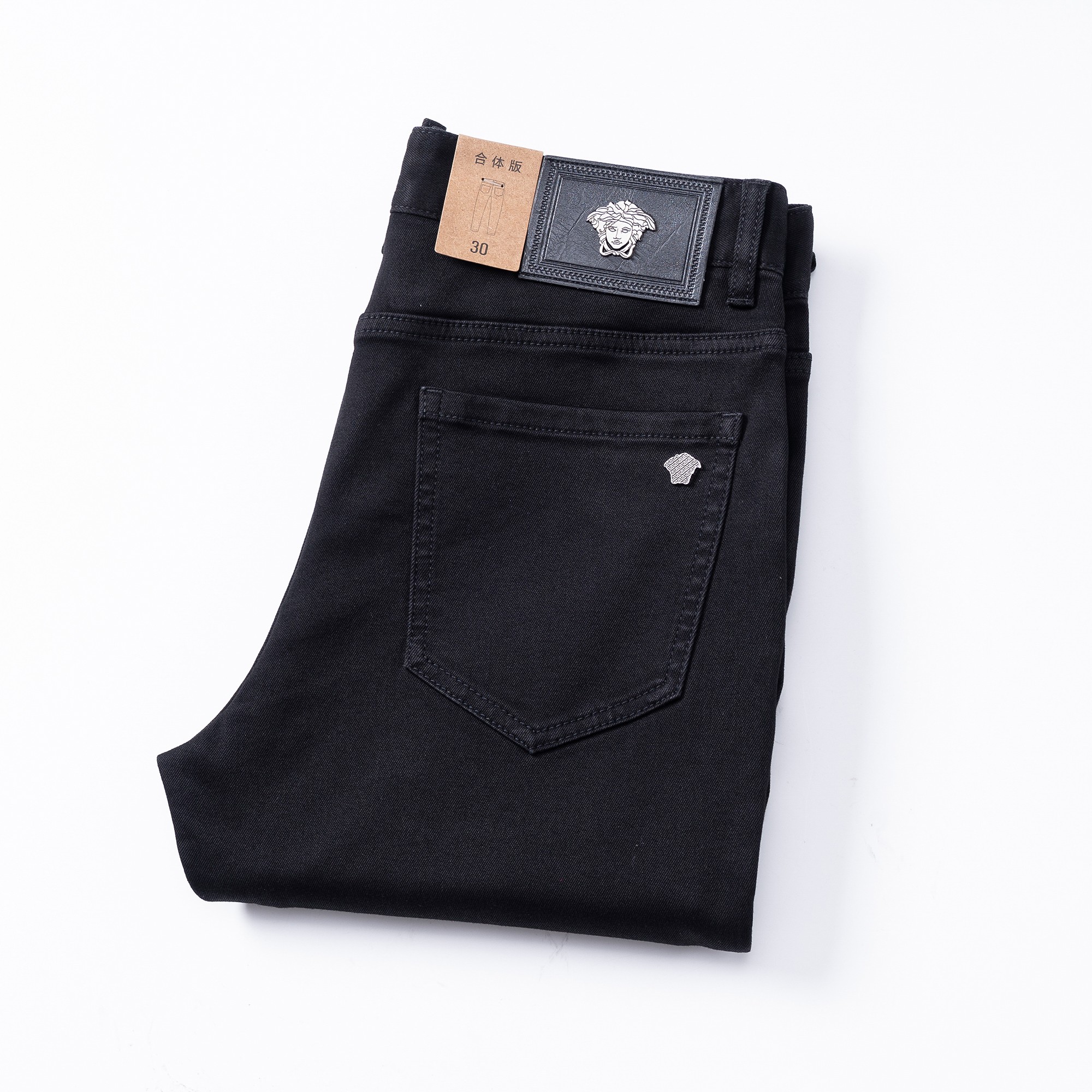 NO:734759,Versace autumn men's jeans original factory original fabric original wash water!  Imported original washed elastic fabric, complicated handicraft superposition, any washing process will turn into a completely different color effect if you stay for a few seconds longer, so it is more precious, especially durable and taste-resistant... Use the best elastic texture of tannin, genuine leather labels, high-end metal accessories... to create a unique and original jeans style!  Original hardware accessories, super correct fit, comfortable and breathable, extremely high grade, counter quality, handsome upper body. Size 29-38, versace, jeans,19860909范思哲 秋季男士牛仔裤原厂原布原洗水！进口原版水洗弹力面料,复杂的手工艺叠加,任何一个洗水环节多停留几秒都会变成完全不一样的颜色效果,所以越加珍贵,特别持久、耐味…… 选用上乘的丹宁弹力质感,真皮皮牌、高定的金属辅料……打造出独特及原创的牛仔裤款型！原版五金辅料,版型超正,舒适透气,档次极高,专柜品质,上身帅气十足. 码数29-38,,versace,jeans,,Men's clothing