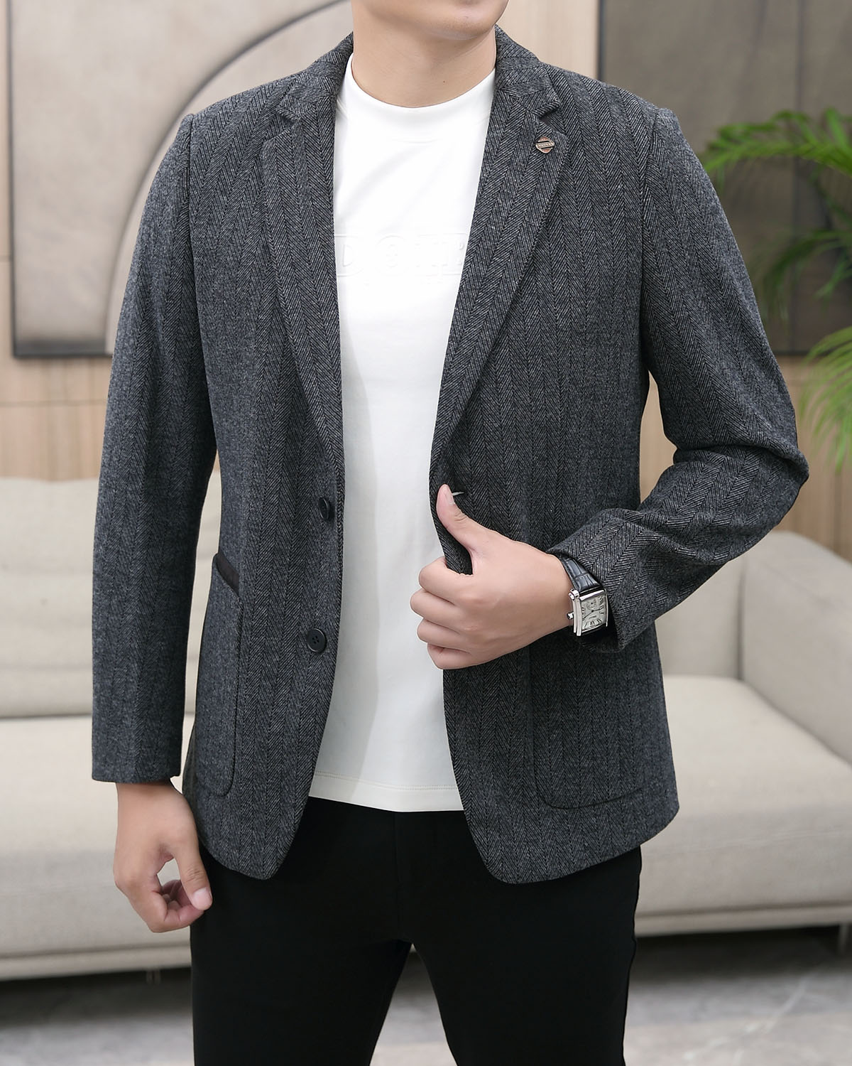 NO:734767,Ermenegildo Zegna/25SS autumn and winter two-piece suit, exquisite embellishment, extremely exquisite workmanship, fine and well-proportioned wiring, no excess threads, fully hemmed inside, customized imported nylon fiber blended fabric, slim and stylish high-quality fashion, the best product for various occasions, whether it is business or leisure time!  Size M-XXXL (please state your height and weight when placing an order),,zegna,business suit,19860909杰尼亚/25SS秋冬两粒西装西服,精致点缀,做工极其精湛,走线细密匀称,无多余线头,内里全包边,定制进口锦纶纤维混纺面料,修身有型的高品质时装,无论是商务还是休闲时候都能胜任各种场合的最佳强货！ 码数M-XXXL（下单请报身高体重）,,zegna,business suit,,Men's clothing