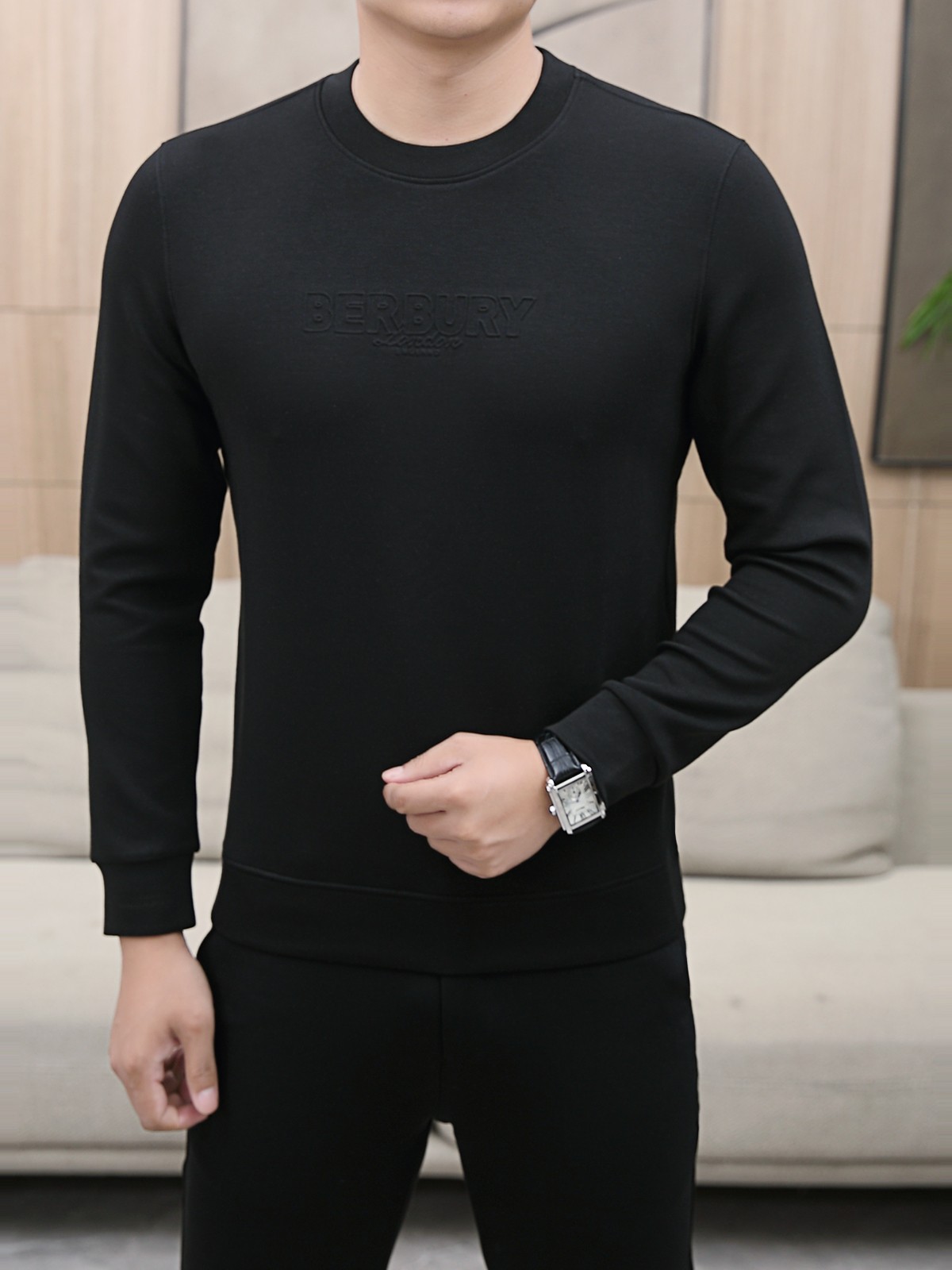 NO:529006,Burberry 5's new early autumn new model is the latest long-sleeved round-neck T-shirt in the counter, high-end customization, avant-garde and fashionable design!  Brand logo craft design High-end customized long-length cotton fabric. It feels soft and comfortable to wear. The counter-level exquisite car line is fine. The workmanship is exquisite. The upper body effect is invincible and handsome!  A must-have item for handsome men!  Code number M-3XL, burberry,tees, t-shirt,alexander wang19860909巴宝莉5早秋新款首发专柜最新款长袖圆领T恤 高端订制 设计前卫时尚！品牌logo工艺设计 高端定制长绒棉面料.手感柔软.穿着舒适.专柜级别精致车线.做工精细.上身效果无敌帅气！型男必备单品！ 码数M-3XL,,burberry,tees，t-shirt,alexander wang,Men's clothing