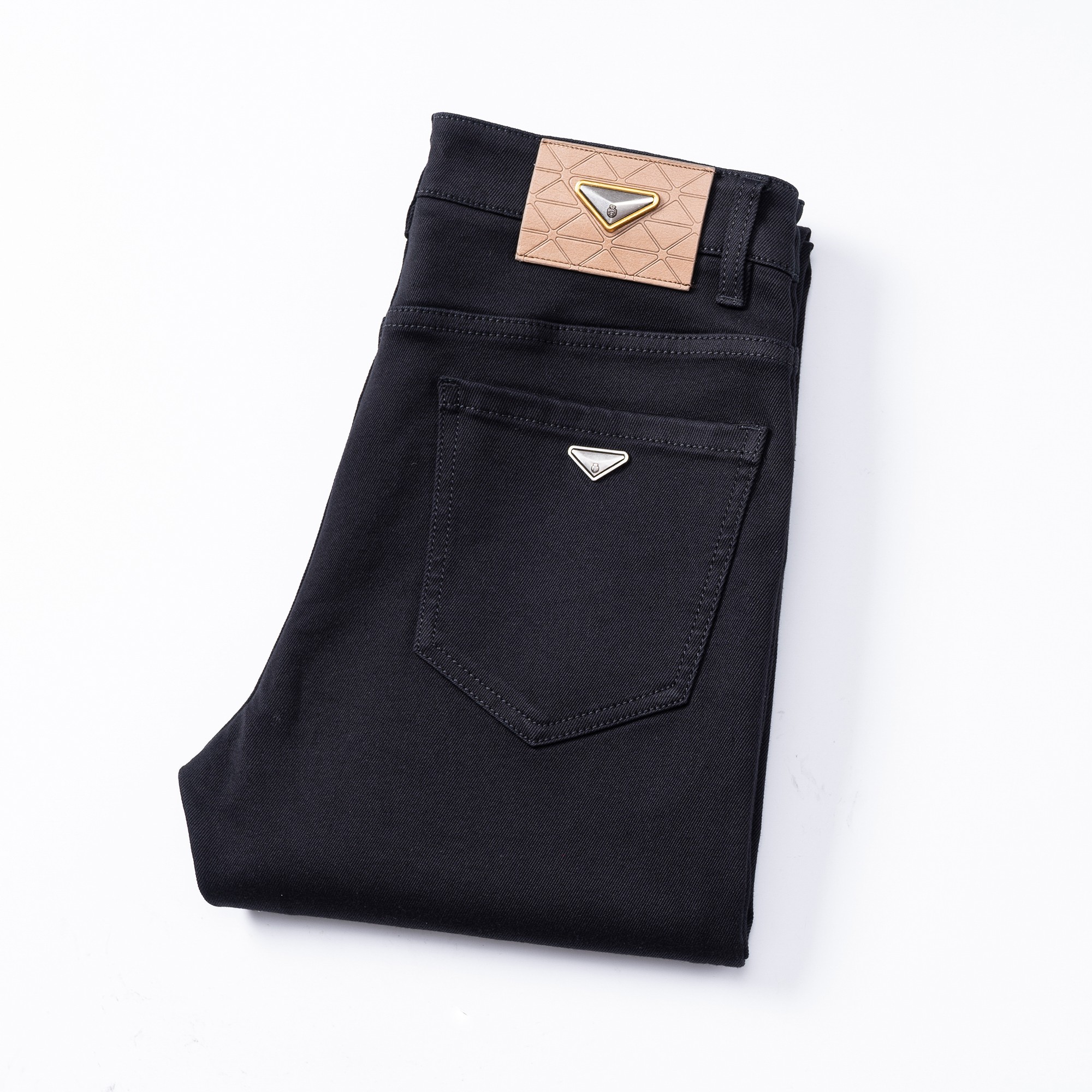 NO:545551,Prada Autumn Men's Jeans Original Original Clothing Original Wash Water!  Imported original wash elastic fabrics, complex handicrafts superimposed, any wash process will become a completely different color effect after a few more seconds, so it is more precious, especially long-lasting and odor-resistant... Use the best tannin elastic texture, genuine leather leather cards, high-quality metal accessories... to create a unique and original jeans style!  Original hardware accessories, super positive style, comfortable and breathable, extremely high grade, counter quality, and handsome upper body. Number of codes 29-38, prada, jeans, alexander wang19860909普拉达 秋季男士牛仔裤原厂原布原洗水！进口原版水洗弹力面料,复杂的手工艺叠加,任何一个洗水环节多停留几秒都会变成完全不一样的颜色效果,所以越加珍贵,特别持久、耐味…… 选用上乘的丹宁弹力质感,真皮皮牌、高定的金属辅料……打造出独特及原创的牛仔裤款型！原版五金辅料,版型超正,舒适透气,档次极高,专柜品质,上身帅气十足. 码数29-38,,prada,jeans,alexander wang,Men's clothing