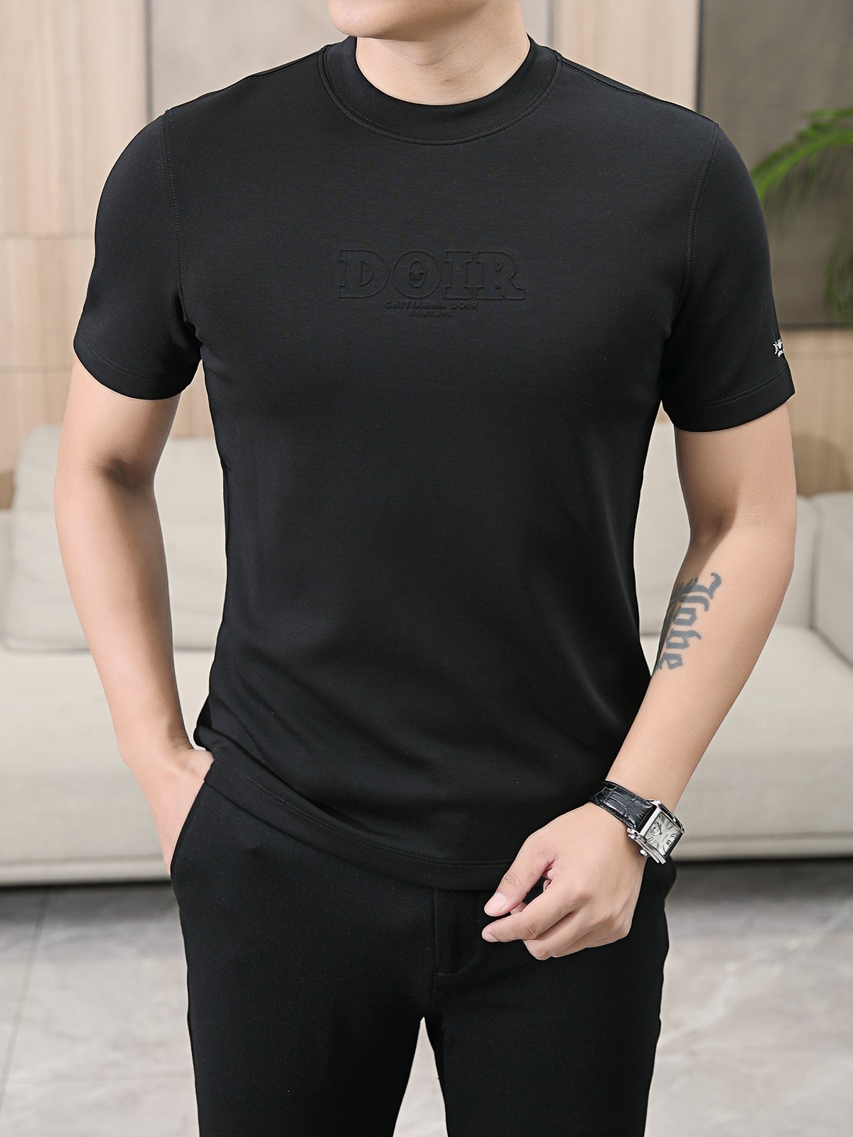 NO:545490,Dior New original single men's casual base short-sleeved T-shirt!  High-end customization, high-end version, fashionable and versatile, loose version, original imported double-strand pure cotton fabric, threaded cuffs, neckline hem, super soft and delicate, skin-friendly and comfortable to wear, high-end boutique, OEM, fine-made top body, very good, men's essential items, three-standard size M-3xl,,dior,T-shirt,tees,t-shirt,alexander wang19860909迪奥 新款原单男士休闲打底短袖T恤！高端定制 高版本 时尚百搭爆款宽松版型原版进口双股纯棉面料 螺纹袖口.领口衣摆 手感超柔软细腻 穿着亲肤舒适 高端精品 代工厂精细做上身非常赞 男士必备单品 三标齐全 尺码M-3xl,,dior,T-shirt,tees，t-shirt,alexander wang,Men's clothing