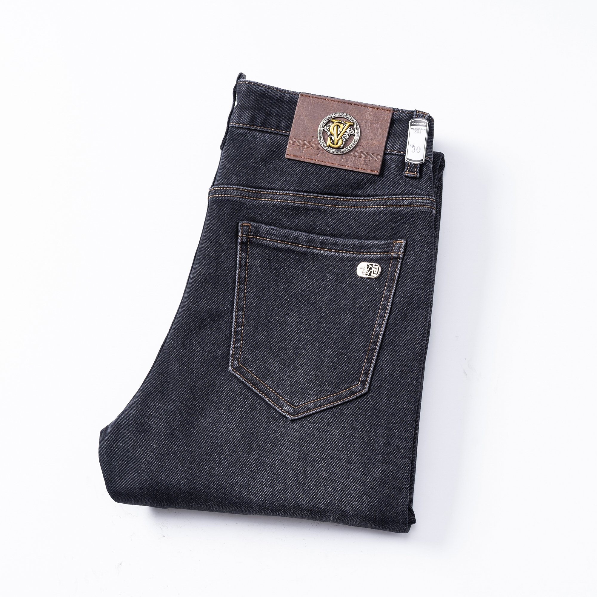 NO:528999,Versace autumn men's jeans original original cloth original wash water!  Imported original wash elastic fabrics, complex handicrafts superimposed, any wash process will become a completely different color effect after a few more seconds, so it is more precious, especially long-lasting and odor-resistant... Use the best tannin elastic texture, genuine leather leather cards, high-quality metal accessories... to create a unique and original jeans style!  Original hardware accessories, super positive style, comfortable and breathable, extremely high grade, counter quality, and handsome upper body. Number of 29-38, versace, jeans, alexander wang19860909范思哲 秋季男士牛仔裤原厂原布原洗水！进口原版水洗弹力面料,复杂的手工艺叠加,任何一个洗水环节多停留几秒都会变成完全不一样的颜色效果,所以越加珍贵,特别持久、耐味…… 选用上乘的丹宁弹力质感,真皮皮牌、高定的金属辅料……打造出独特及原创的牛仔裤款型！原版五金辅料,版型超正,舒适透气,档次极高,专柜品质,上身帅气十足. 码数29-38,,versace,jeans,alexander wang,Men's clothing