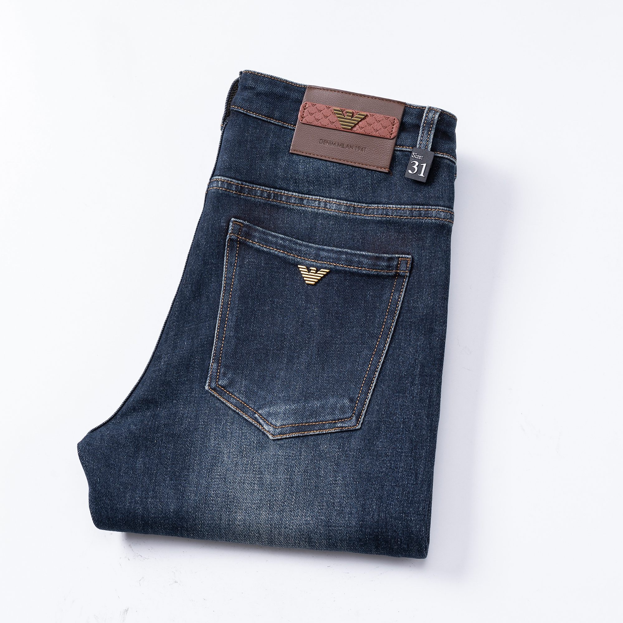 NO:600826,Armani autumn men's jeans original factory original fabric original wash water!  Imported original washed elastic fabric, complicated handicraft superposition, any washing process will turn into a completely different color effect if you stay for a few seconds longer, so it is more precious, especially durable and taste-resistant... Use the best elastic texture of tannin, genuine leather labels, high-end metal accessories... to create a unique and original jeans style!  Original hardware accessories, super correct fit, comfortable and breathable, extremely high grade, counter quality, handsome upper body. Size 29-38, armani, jeans, alexander wang19860909阿玛尼 秋季男士牛仔裤原厂原布原洗水！进口原版水洗弹力面料,复杂的手工艺叠加,任何一个洗水环节多停留几秒都会变成完全不一样的颜色效果,所以越加珍贵,特别持久、耐味…… 选用上乘的丹宁弹力质感,真皮皮牌、高定的金属辅料……打造出独特及原创的牛仔裤款型！原版五金辅料,版型超正,舒适透气,档次极高,专柜品质,上身帅气十足. 码数29-38,,armani,jeans,alexander wang,Men's clothing