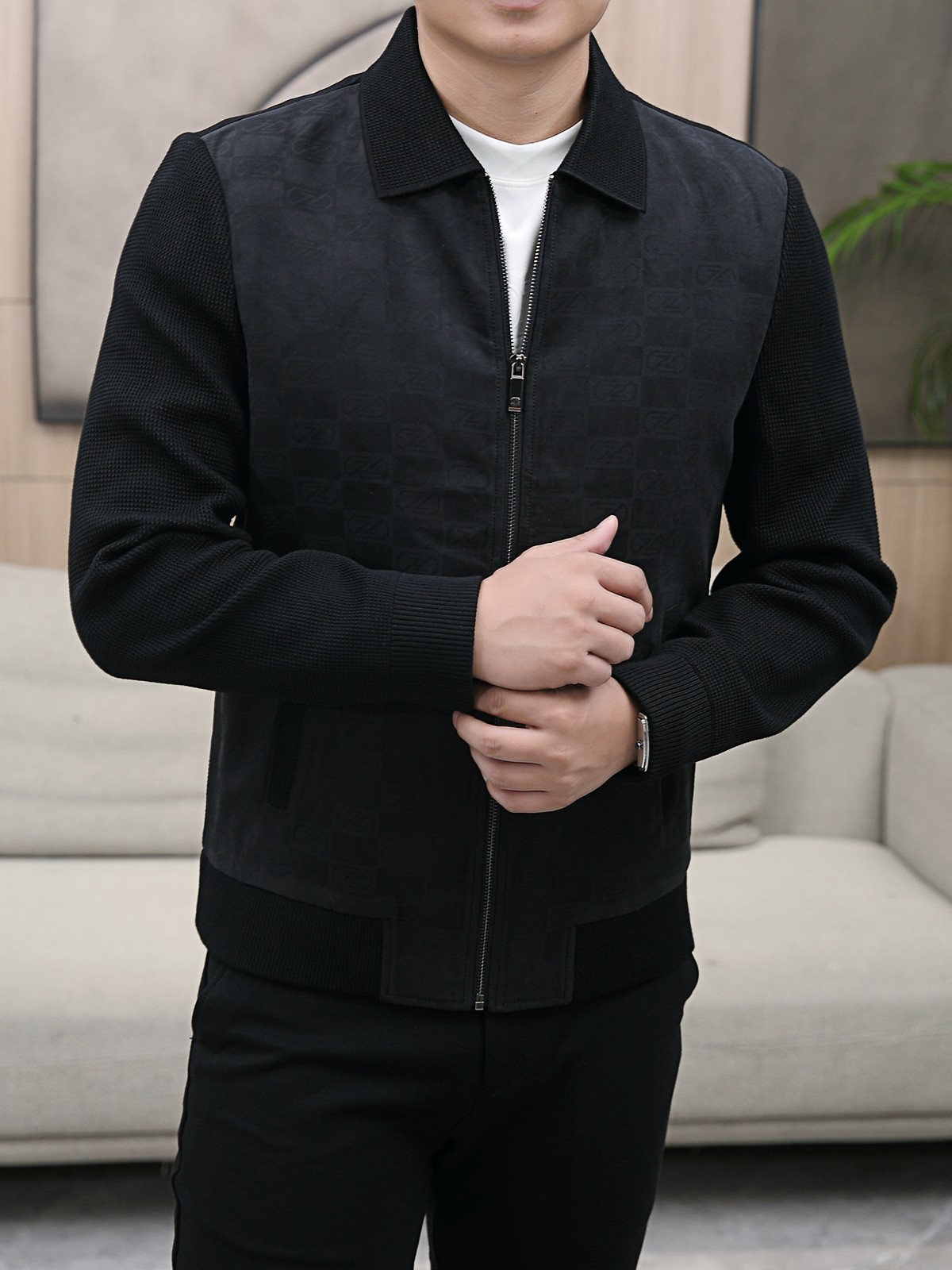 NO:734764,2025ss new autumn and winter series casual jackets and outerwear counters are on sale at the same time. Classic wool knitted sleeve patchwork jacket. Ultra-high craftsmanship windbreaker jacket. Casual and fashionable. Made of imported high-density double-sided deerskin velvet embossed fabric. Super light and weightless. Light luxury and easy to match. Very exquisite workmanship details. Brand logo pattern. Original hardware accessories. Pursue high-end and luxurious style. The version does not choose the figure. The upper body is handsome. Popular recommendation. Color: black, off-white, coffee.  Size:48-56,,louis vuitton,louis vuitton,jackets & coats,jackets & coats,198609092025ss秋冬新款系列驴家休闲夹克外套专柜同步发售 经典羊毛针织袖拼接款夹克 超高工艺的风衣外套 休闲时尚 精选进口高密度双面鹿皮绒压花面料打造 超轻盈无重感 轻奢好搭配 做工细节非常讲究 品牌logo花纹 原版五金辅料配件 追求高端与奢华的风范 版型不挑身材 上身爆帅 爆款推荐 颜色:黑色 米白 咖色 码数:48-56,,louis vuitton,louis vuitton,jackets & coats,jackets & coats,,Men's clothing