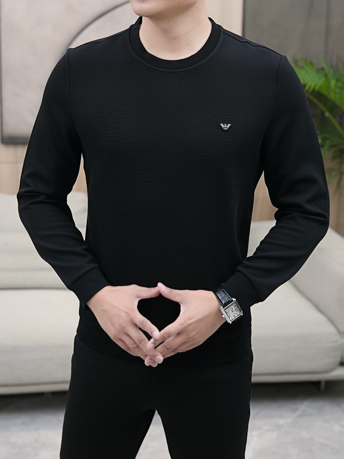 NO:596118,Armani 5 new early autumn debut counter latest long-sleeved round neck T-shirt, high-end custom design, avant-garde and fashionable!  Brand logo craft design. High-end customized long-staple cotton fabric. Soft to the touch. Comfortable to wear. Exquisite stitching at the counter level. Fine workmanship. The upper body effect is incomparably handsome!  A must-have item for a stylish man!  Size M-3XL, armani, tees, t-shirt, alexander wang19860909阿玛尼 5早秋新款首发专柜最新款长袖圆领T恤 高端订制 设计前卫时尚！品牌logo工艺设计 高端定制长绒棉面料.手感柔软.穿着舒适.专柜级别精致车线.做工精细.上身效果无敌帅气！型男必备单品！ 码数M-3XL,,armani,tees，t-shirt,alexander wang,Men's clothing