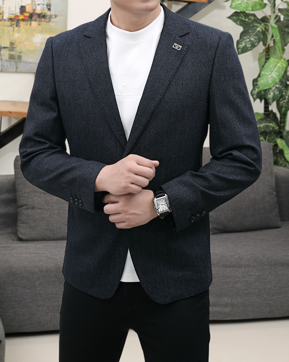 NO:596135,Armani/25SS autumn and winter two-piece suit, exquisite embellishment, extremely exquisite workmanship, fine and well-proportioned wiring, no excess threads, fully hemmed inside, customized imported nylon fiber blended fabric, slim and stylish high-quality fashion, the best product for various occasions, whether it is business or leisure time!  Size M-XXXL (please state your height and weight when placing an order), armani, business suit, alexander wang19860909阿玛尼/25SS秋冬两粒西装西服,精致点缀,做工极其精湛,走线细密匀称,无多余线头,内里全包边,定制进口锦纶纤维混纺面料,修身有型的高品质时装,无论是商务还是休闲时候都能胜任各种场合的最佳强货！ 码数M-XXXL（下单请报身高体重）,,armani,business suit,alexander wang,Men's clothing