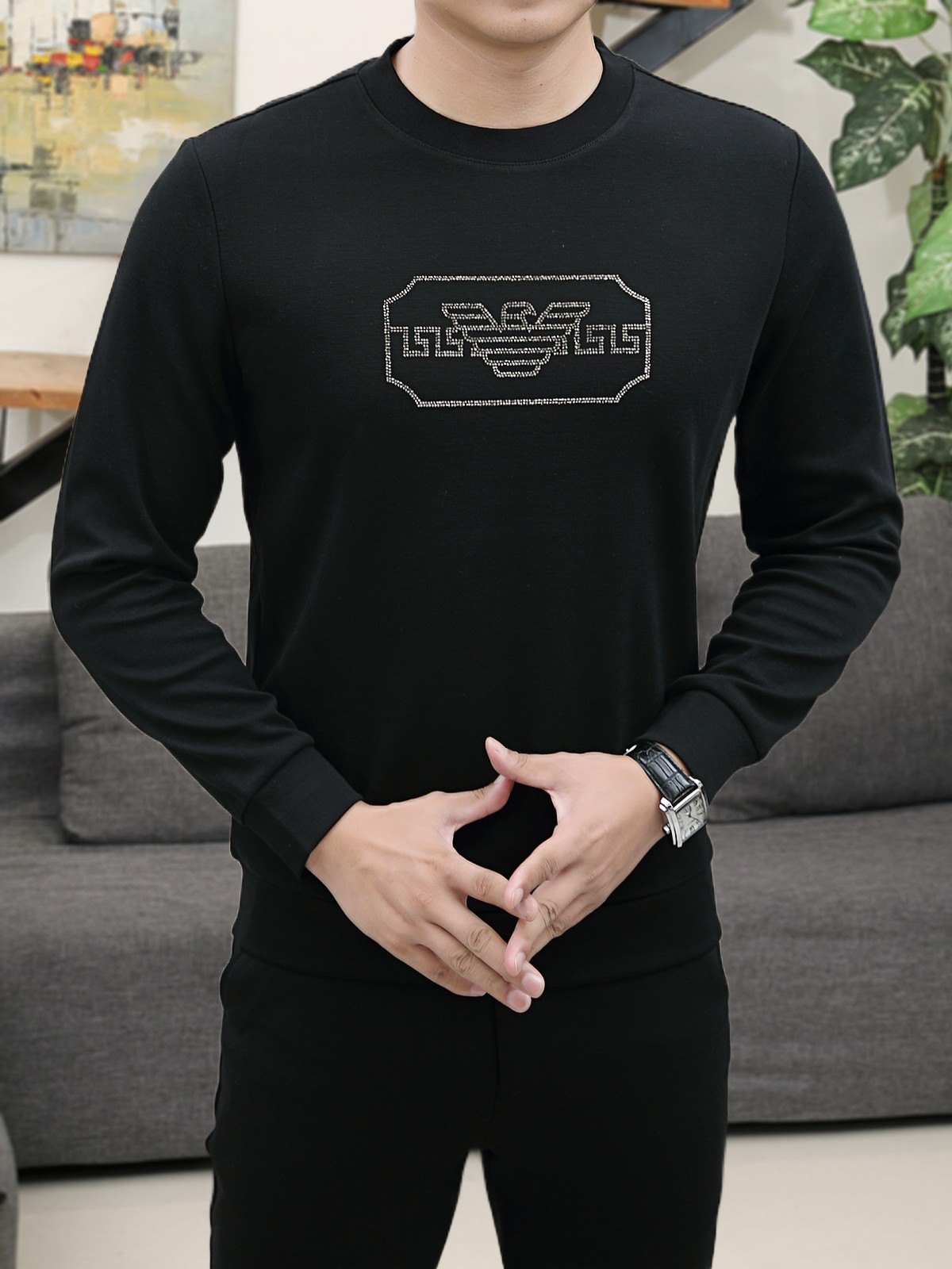 NO:599920,Armani 5 new early autumn debut counter latest long-sleeved round neck T-shirt high-end custom design avant-garde fashion!  Brand logo craft design. High-end customized long-staple cotton fabric. Soft to the touch. Comfortable to wear. Exquisite stitching at the counter level. Fine workmanship. The upper body effect is incomparably handsome!  A must-have item for a stylish man!  Size M-3XL, armani, tees, t-shirt, alexander wang19860909阿玛尼5早秋新款首发专柜最新款长袖圆领T恤 高端订制 设计前卫时尚！品牌logo工艺设计 高端定制长绒棉面料.手感柔软.穿着舒适.专柜级别精致车线.做工精细.上身效果无敌帅气！型男必备单品！ 码数M-3XL,,armani,tees，t-shirt,alexander wang,Men's clothing