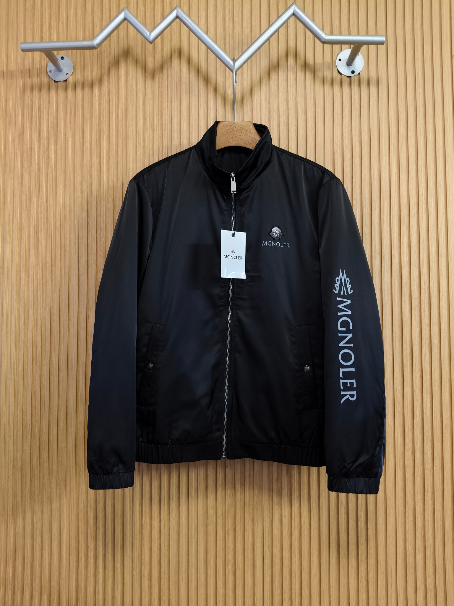 NO:596121,Mengkou - 2025 new autumn and winter jacket small cotton coat, made of stretch polyester fiber, with strong warmth retention inside, very wide and stylish, suitable for both business and leisure, a must-have item for autumn and winter. Color black, card, size M~3XL,,Moncler,jackets & coats,alexander wang19860909蒙口-2025秋冬新款夹克小棉衣,采用弹力聚酯纤维打造,内里夹棉保暖性强,版型挺阔有型,商务休闲兼备,秋冬必备单品 颜色黑色,卡, 码数M~3XL,,Moncler,jackets & coats,alexander wang,Men's clothing
