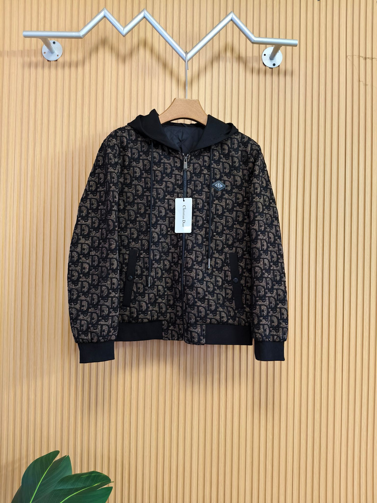 NO:596130,Dior's new 2025ss autumn and winter men's jackets, the original three-label complete high-end version!  The custom-made memory fabric at the counter has high breathability and comfort, impeccable details, and brand element design concept, reflecting high quality. It feels delicate and soft!  It presents a casual cut and the upper body shape is awesome!  Size M～3XL,,,dior,jackets & coats,jackets & coats,alexander wang19860909迪奥 2025ss秋冬新款男士夹克外套,原单三标齐全高端版本！专柜定制记忆面料 透气舒适度高,细节无可挑剔,品牌元素设计理念,体现高品质.手感细腻柔软！呈现休闲裁剪,上身版型超赞！码数M～3XL,,,dior,jackets & coats,jackets & coats,alexander wang,Men's clothing