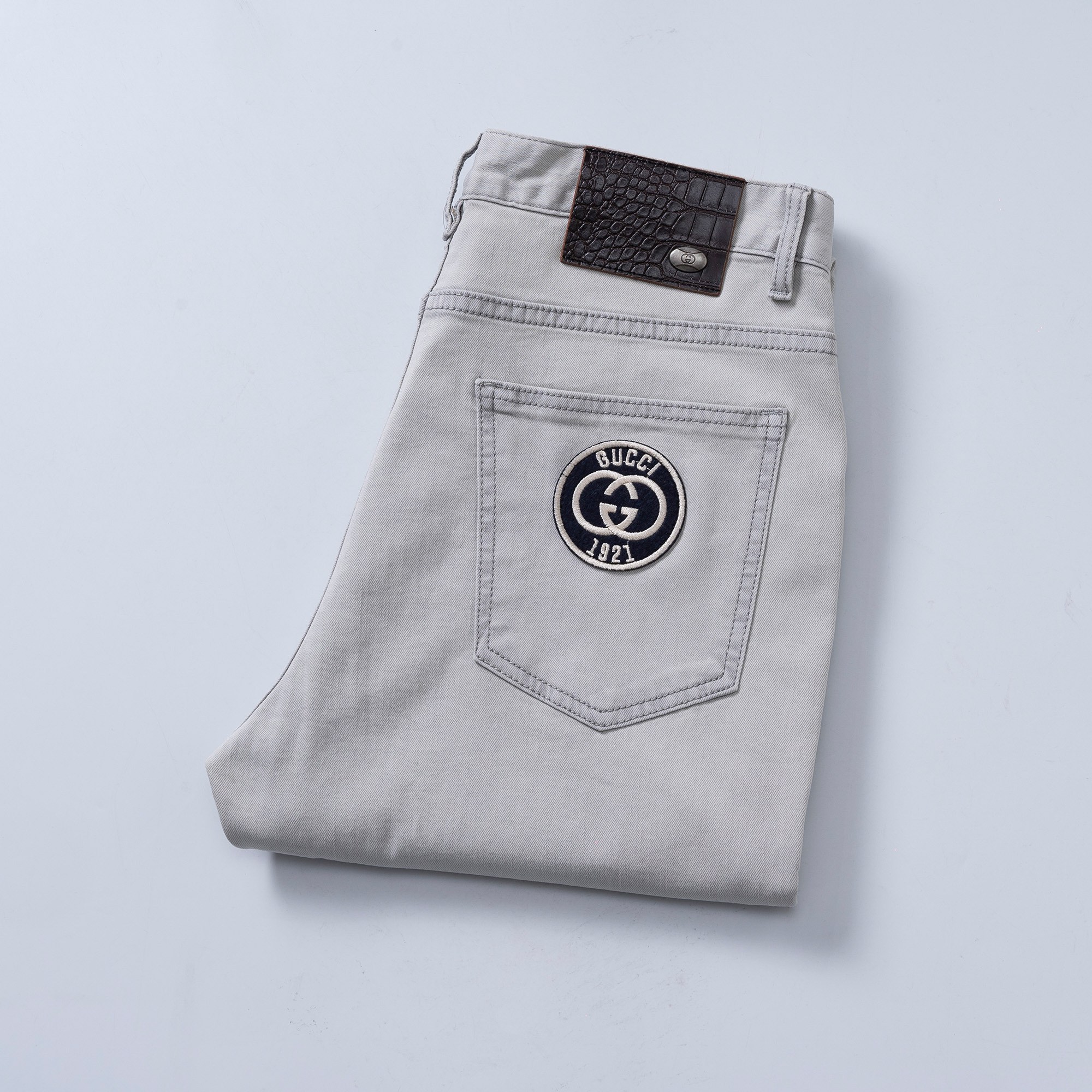 NO:732921,Gucci 2026ss spring and summer new slim straight jeans, perfect washing process, customized top hardware logo, exclusive customized micro-elastic fabric, code number 29-38,,gucci,jeans,19860909古驰 2026ss春夏新款修身小直筒牛仔裤 完美洗水工艺 定制顶级五金logo 独家定制微弹面料 码数29-38,,gucci,jeans,,Men's clothing