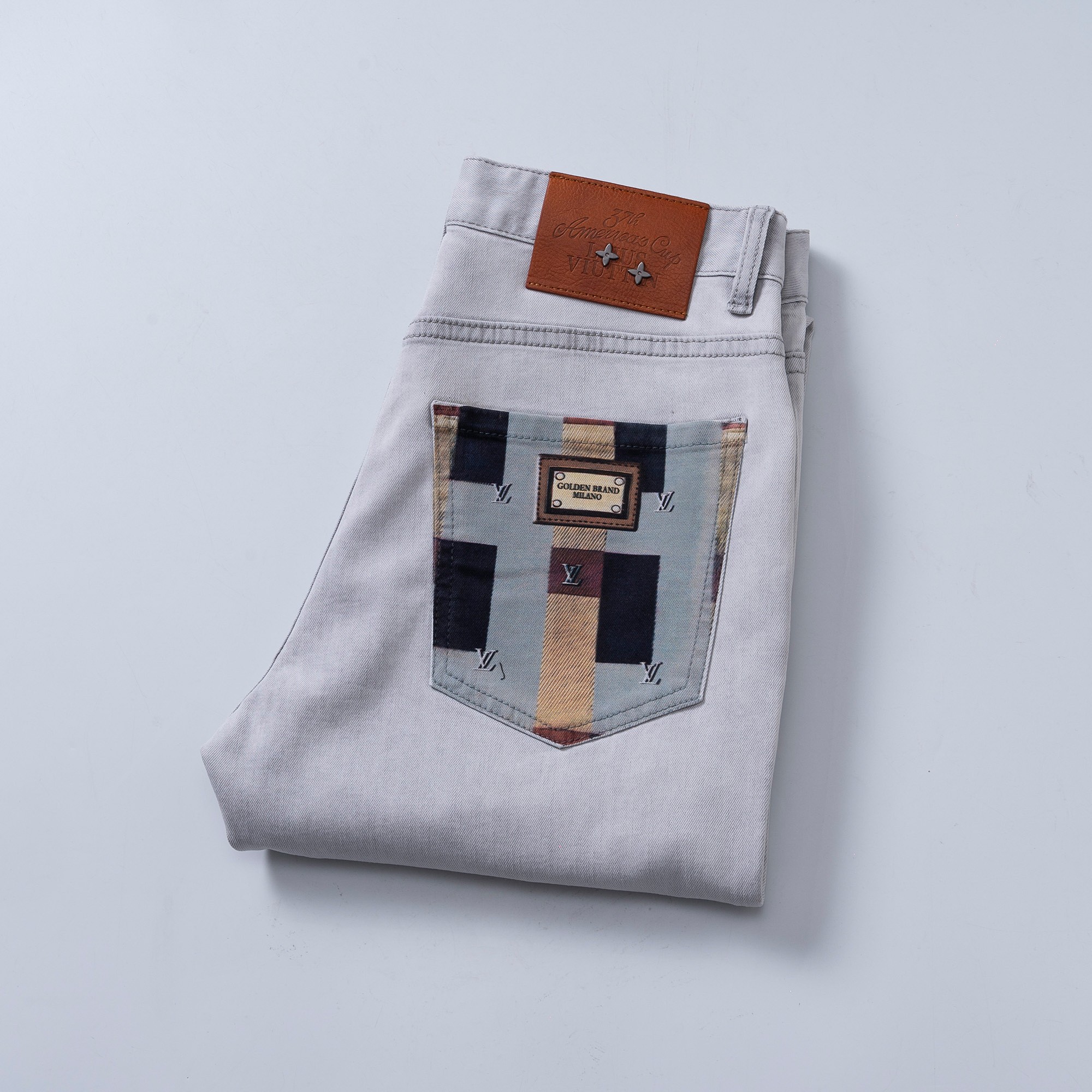 NO:732936,LV 2026ss spring and summer new slim straight jeans, perfect washing process, customized top hardware logo, exclusive customized micro-elastic fabric, code number 29-38,,louis vuitton,jeans,19860909LV 2026ss春夏新款修身小直筒牛仔裤 完美洗水工艺 定制顶级五金logo 独家定制微弹面料 码数29-38,,louis vuitton,jeans,,Men's clothing