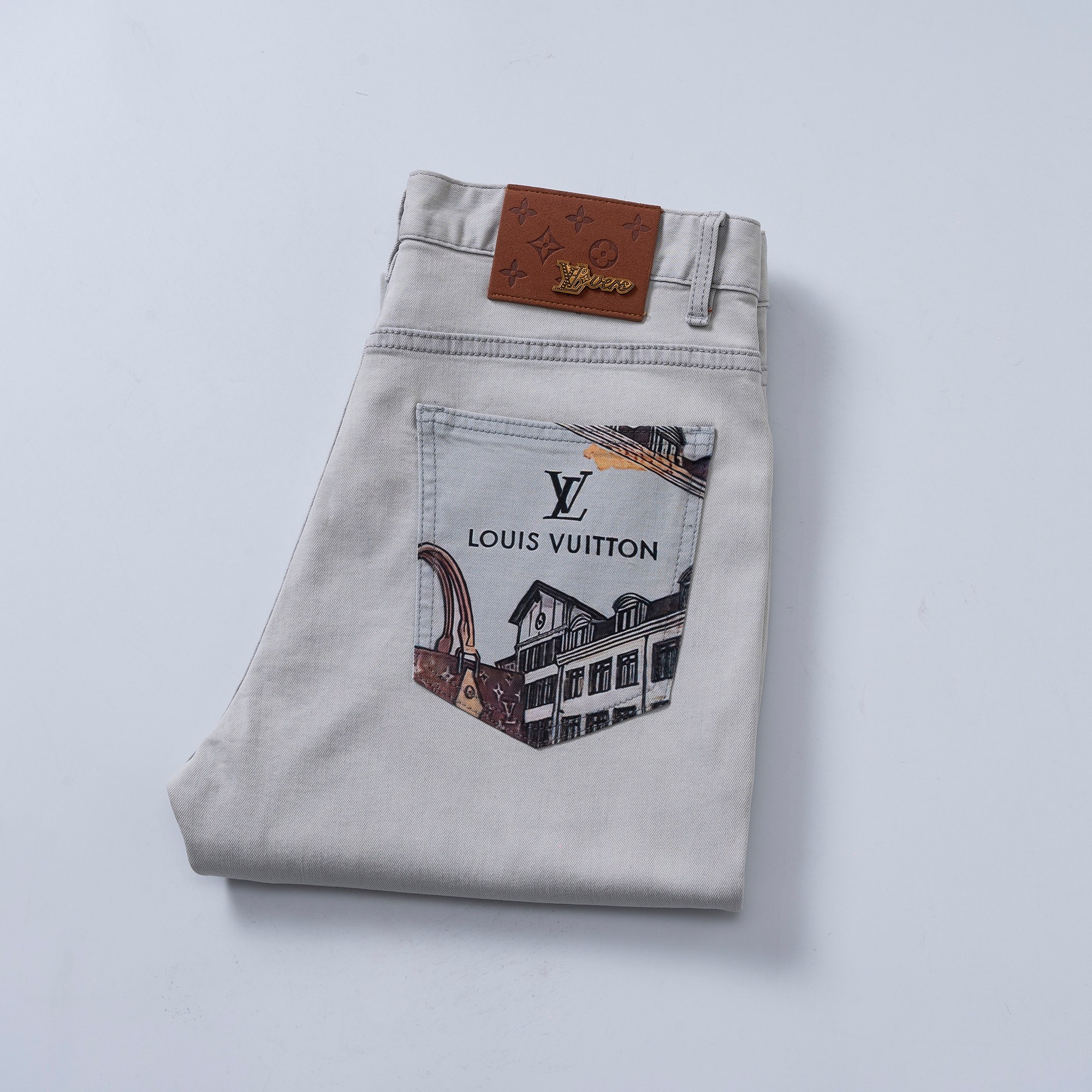 NO:734829,LV 2026ss spring and summer new slim straight jeans, perfect washing process, customized top hardware logo, exclusive customized micro-elastic fabric, code number 29-38,,louis vuitton,jeans,19860909LV 2026ss春夏新款修身小直筒牛仔裤 完美洗水工艺 定制顶级五金logo 独家定制微弹面料 码数29-38,,louis vuitton,jeans,,Men's clothing