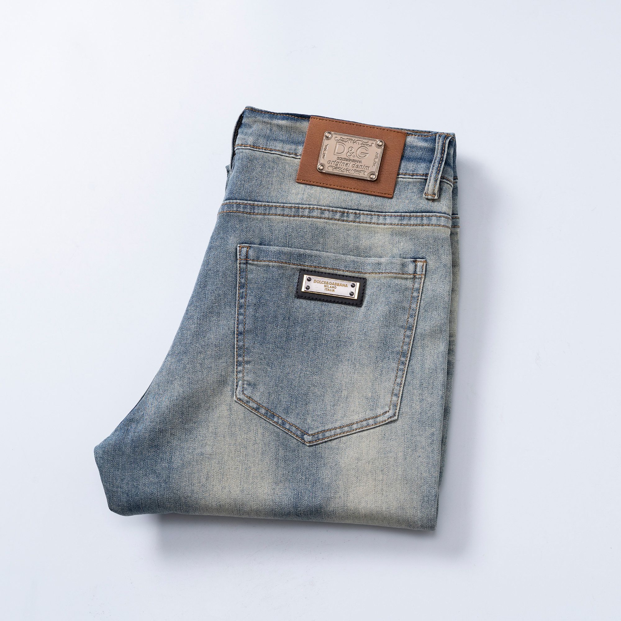 NO:734800,DG 2026ss spring and summer new slim straight jeans, perfect washing process, customized top hardware logo, exclusive customized micro-elastic fabric, code number 29-38,,jeans,19860909DG 2026ss春夏新款修身小直筒牛仔裤 完美洗水工艺 定制顶级五金logo 独家定制微弹面料 码数29-38,,jeans,,Men's clothing