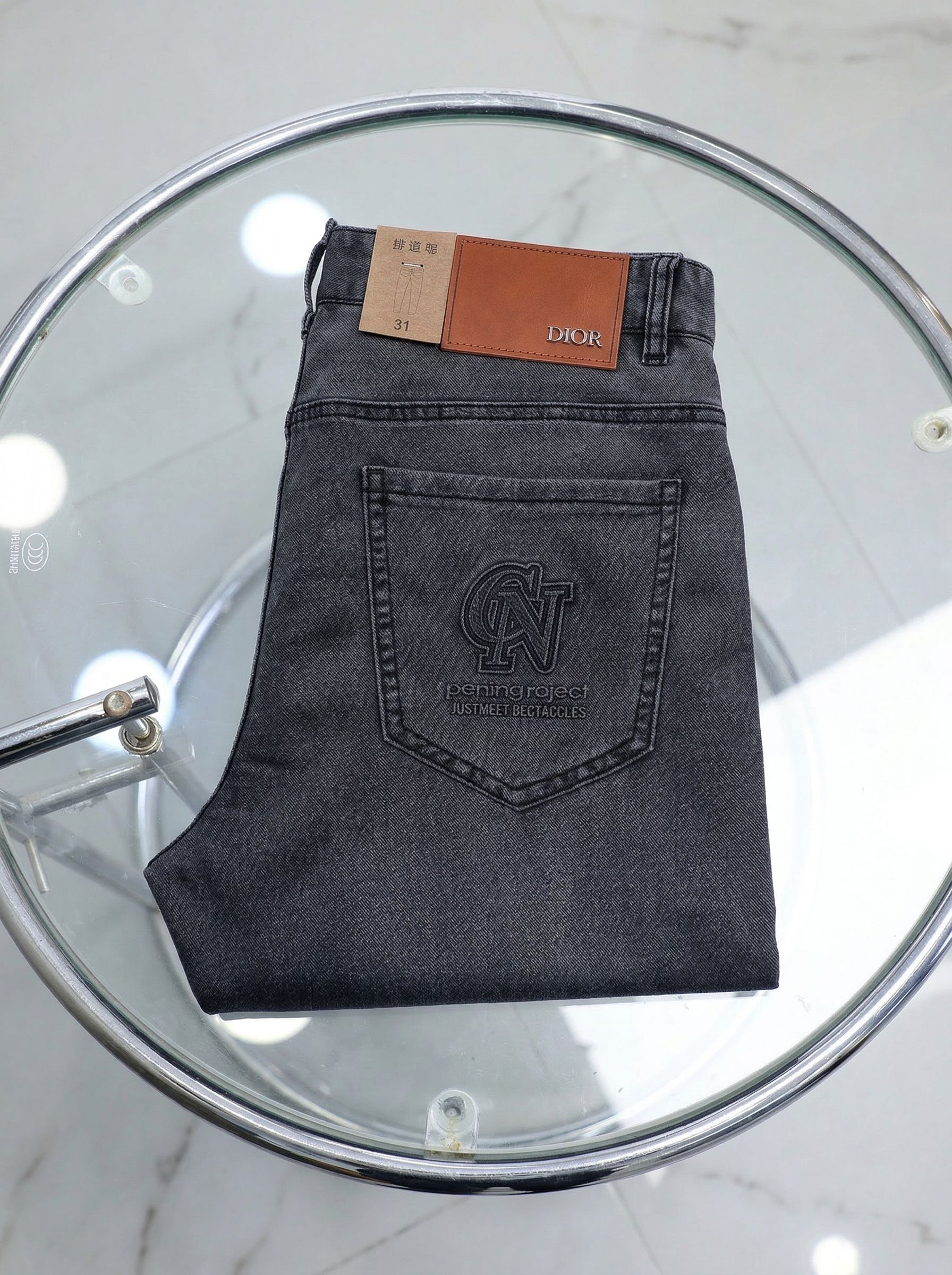 NO:773415,Dior's new spring and summer 1966 latest image jeans, original craft accessories, classic patterns, comfortable fabrics, trouser body craft design, full of trendy brands, handsome upper body, a must-have for Superman, sizes 29-38,, dior, jeans,19860909迪奥 春夏新款1966最新品形象款牛仔裤,原版工艺配件,经典图案,面料舒服,裤身工艺设计,潮牌十足,上身帅气,超人必备,尺码29-38,,dior,jeans,,Men's clothing