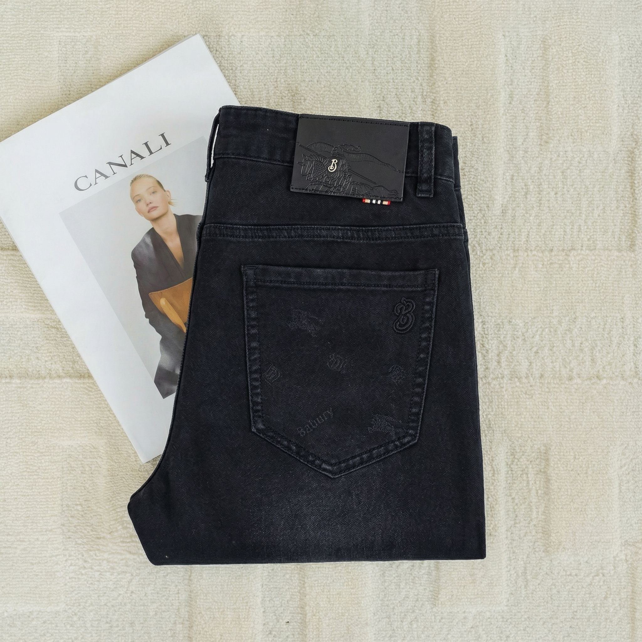 NO:773421,Burberry spring and summer new 1966 latest image jeans, original craft accessories, classic patterns, comfortable fabrics, trouser body craft design, full of trendy brands, handsome upper body, a must-have for Superman, sizes 29-38,, burberry, jeans,19860909巴宝莉 春夏新款1966最新品形象款牛仔裤,原版工艺配件,经典图案,面料舒服,裤身工艺设计,潮牌十足,上身帅气,超人必备,尺码29-38,,burberry,jeans,,Men's clothing